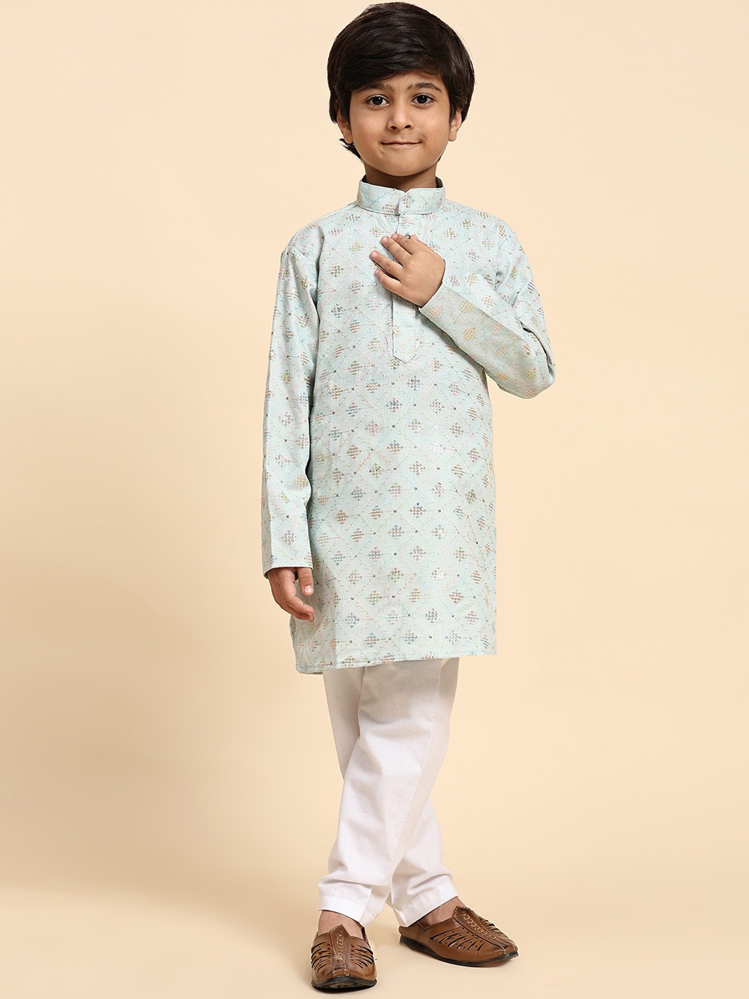 Pro-Ethic STYLE DEVELOPER Boys Embroidered Sequinned Kurta with Pyjamas, Turquoise blue
Pro-Ethic STYLE DEVELOPER Boys Embroidered Sequinned Kurta with Pyjamas, Turquoise blue