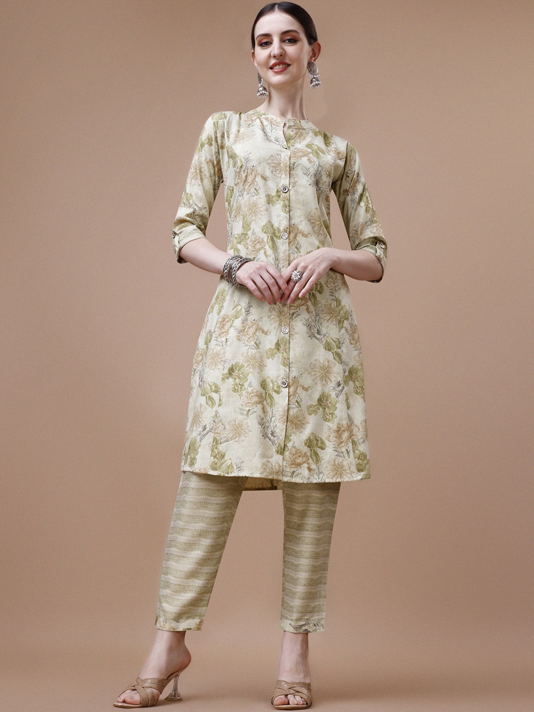 Vaidehi Fashion Floral Printed Roll-Up Sleeves Mandarin Collar Kurta with Trousers, Green
Vaidehi Fashion Floral Printed Roll-Up Sleeves Mandarin Collar Kurta with Trousers, Green