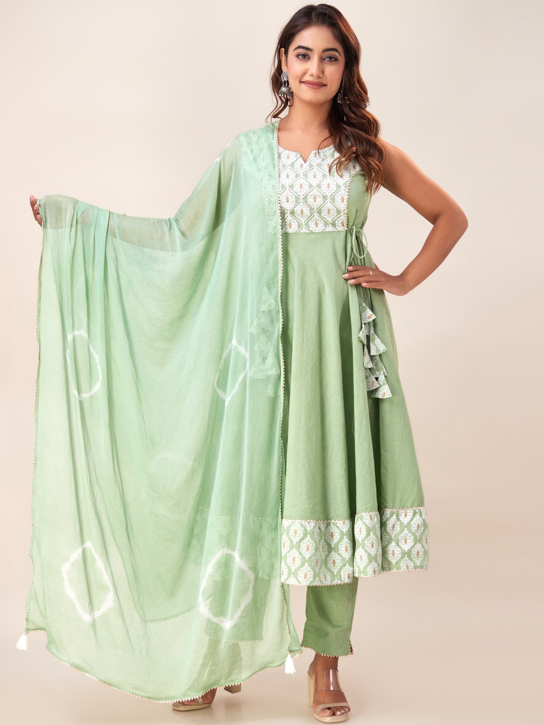 HERE&NOW Green Ethnic Motifs Printed Gotta Patti Pure Cotton Kurta With Trousers & Dupatta
HERE&NOW Green Ethnic Motifs Printed Gotta Patti Pure Cotton Kurta With Trousers & Dupatta