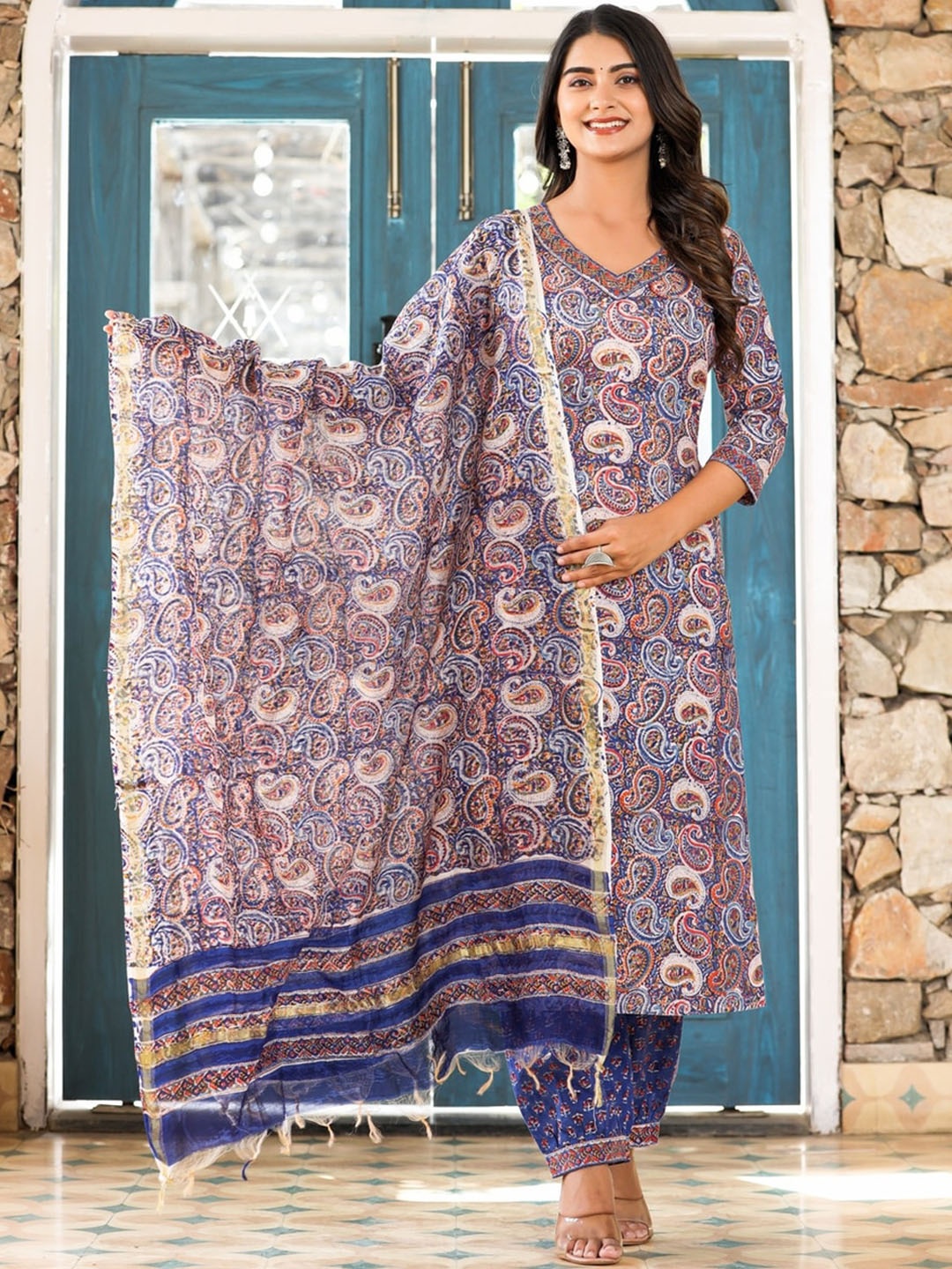 Jaipuri Adaah Paisley Printed Regular Pure Cotton Kurta with Trousers & Dupatta, Purple
Jaipuri Adaah Paisley Printed Regular Pure Cotton Kurta with Trousers & Dupatta, Purple