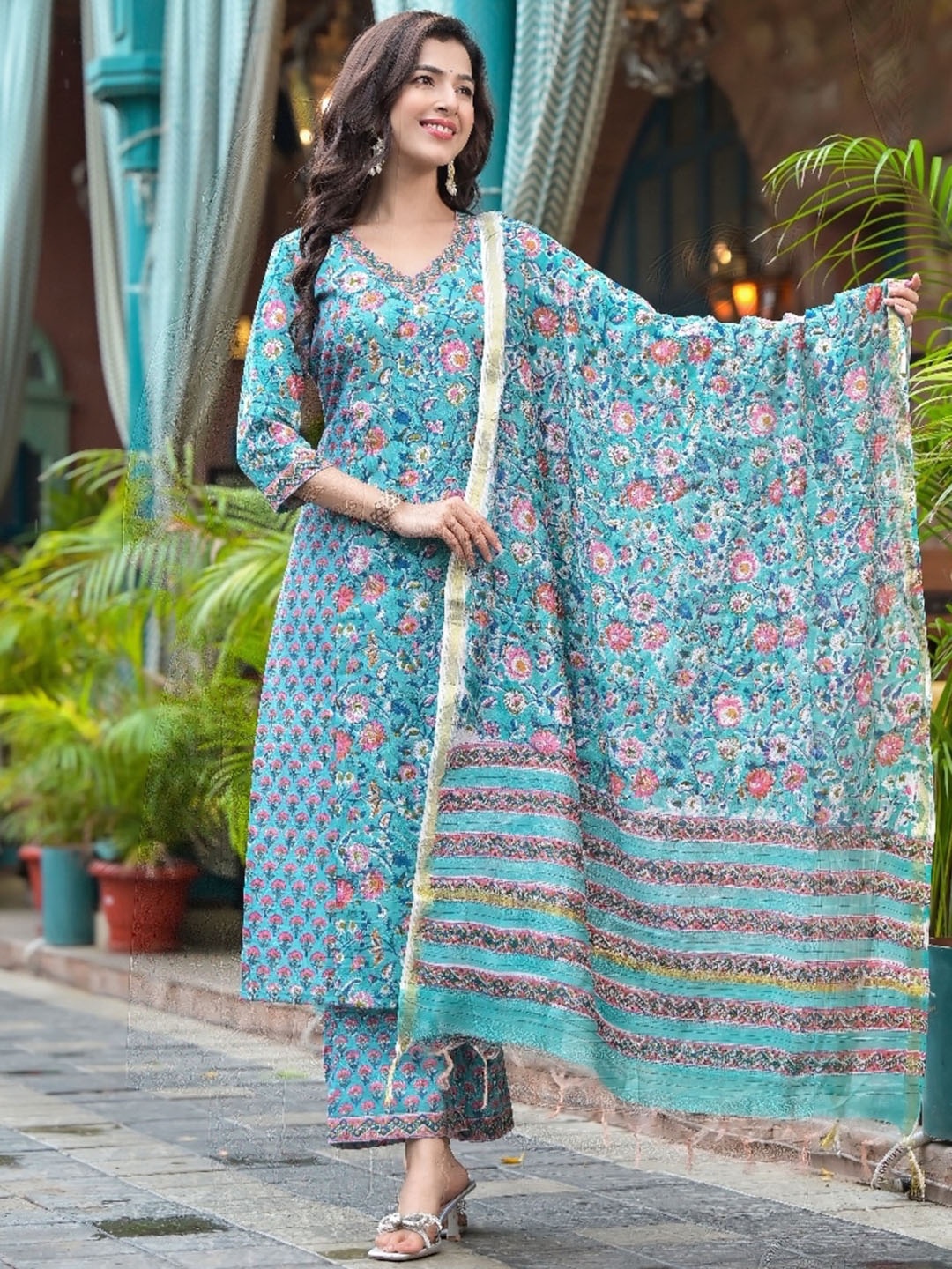 Jaipuri Adaah Floral Printed Regular Pure Cotton Kurta With Trousers & Dupatta, Blue
Jaipuri Adaah Floral Printed Regular Pure Cotton Kurta With Trousers & Dupatta, Blue