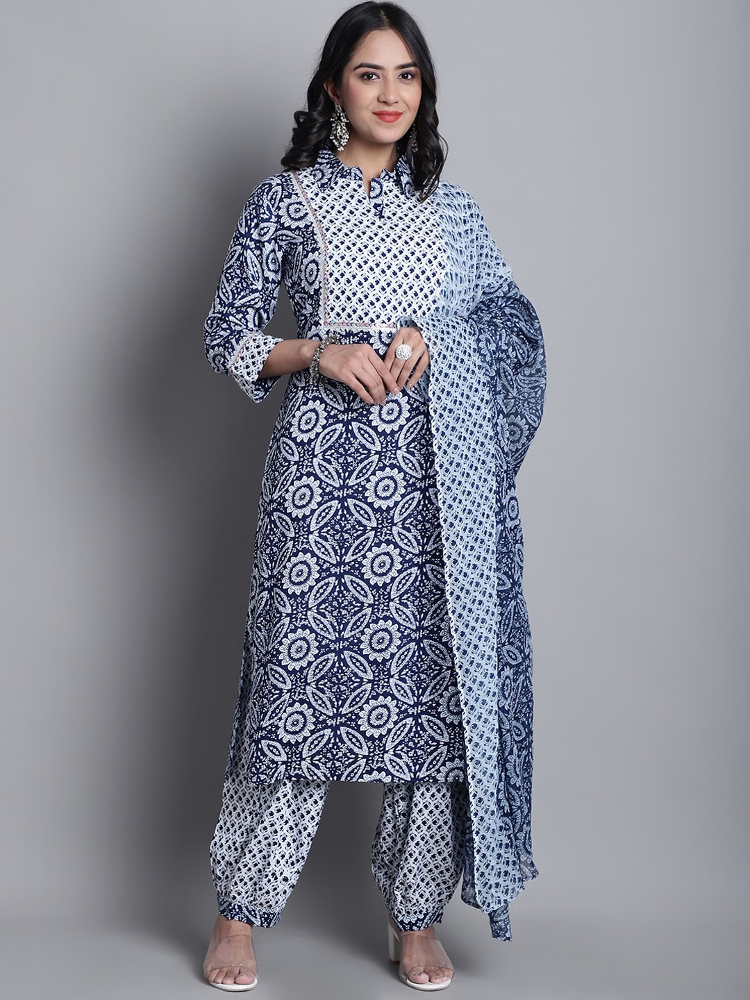 Kamayra Floral Printed Regular Gotta Patti Pure Cotton Kurta With Salwar & Dupatta, Navy blue
Kamayra Floral Printed Regular Gotta Patti Pure Cotton Kurta With Salwar & Dupatta, Navy blue
