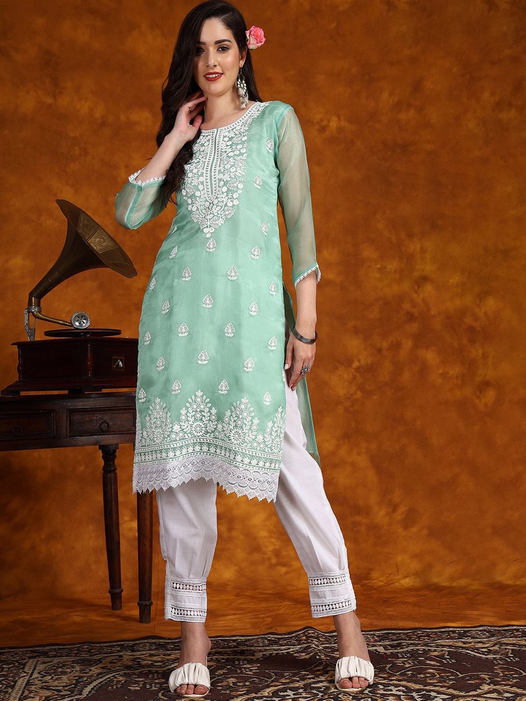 HERE&NOW Ethnic Motifs Embroidered Thread Work Organza Kurta & Trousers With Dupatta, Green
HERE&NOW Ethnic Motifs Embroidered Thread Work Organza Kurta & Trousers With Dupatta, Green