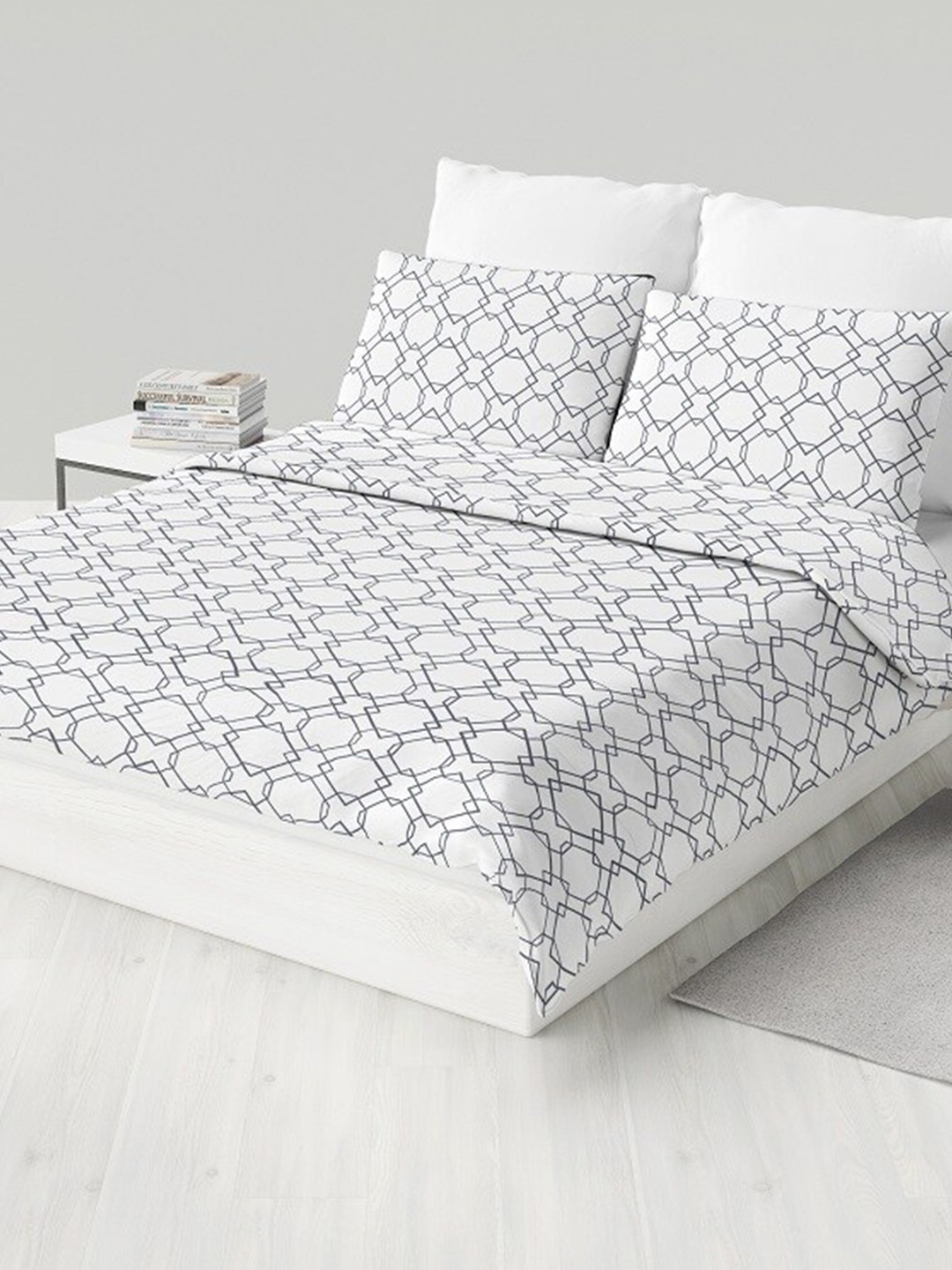LABHAM Easy Living Navy Blue Geometric Pure Cotton 180 TC King Bedsheet & 2 Pillow Covers
LABHAM Easy Living Navy Blue Geometric Pure Cotton 180 TC King Bedsheet & 2 Pillow Covers