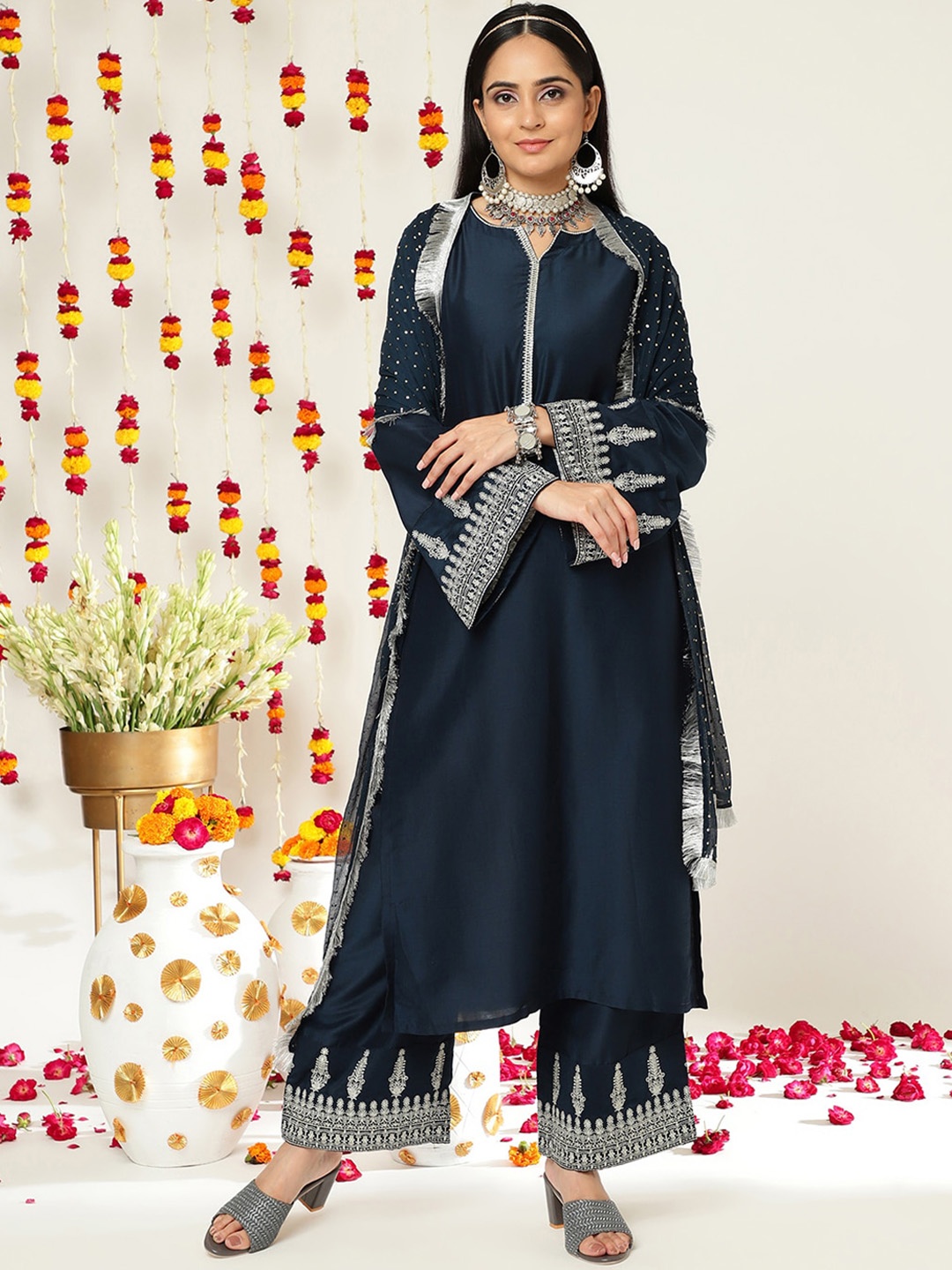 Varanga Ethnic Motifs Zari Embroidered Regular Kurta With Trousers & With Dupatta, Navy blue
Varanga Ethnic Motifs Zari Embroidered Regular Kurta With Trousers & With Dupatta, Navy blue