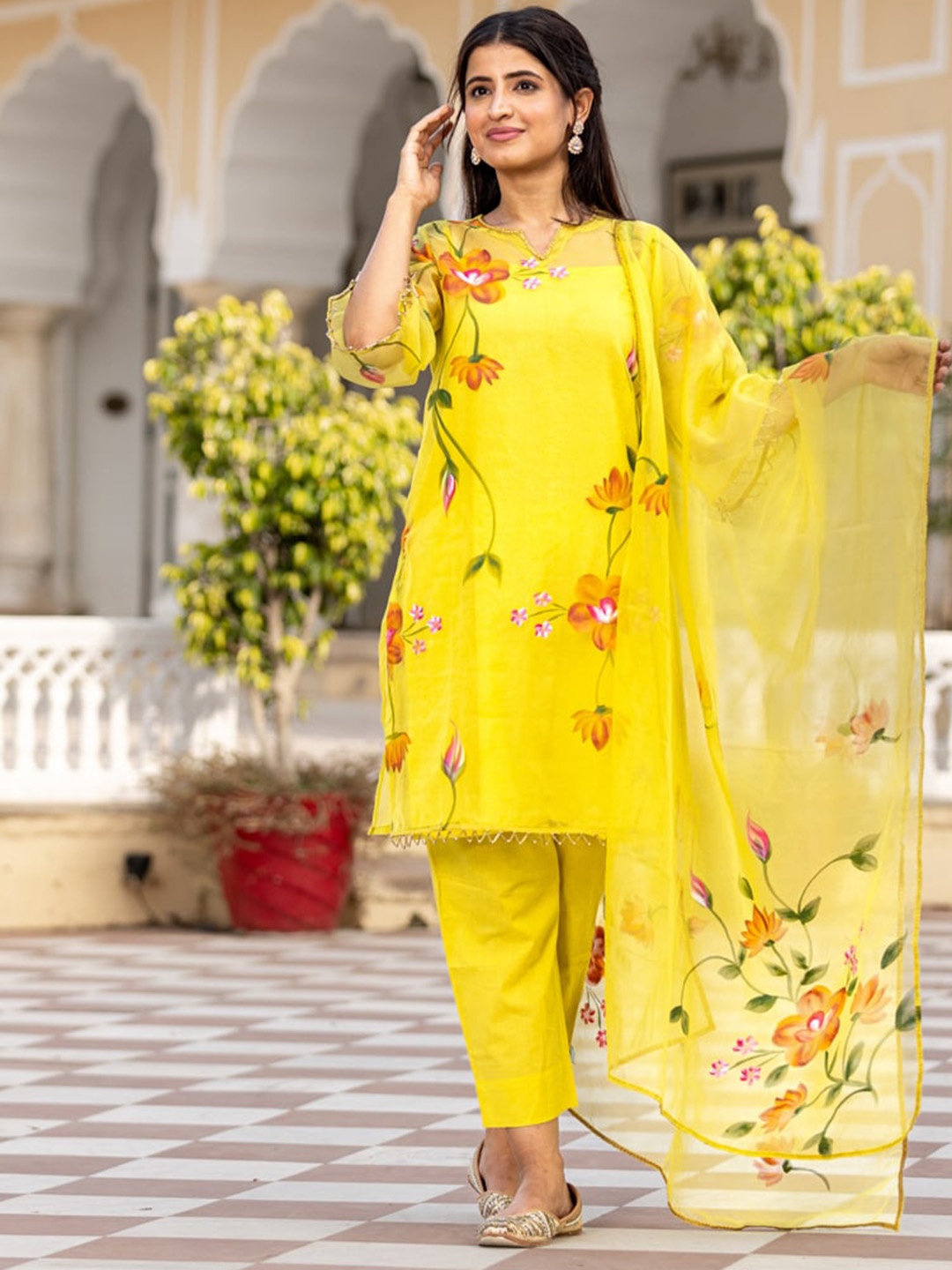 Ambraee Floral Printed Regular Beads and Stones Kurta with Trousers & With Dupatta, Yellow
Ambraee Floral Printed Regular Beads and Stones Kurta with Trousers & With Dupatta, Yellow
