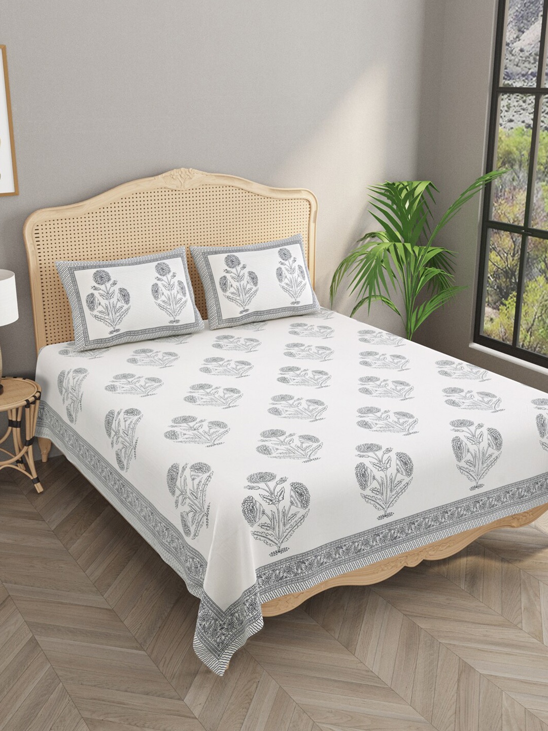 Gulaab Jaipur White & Black 1000 TC Egyptian Cotton Super King Bedsheet & 2 Pillow Covers
Gulaab Jaipur White & Black 1000 TC Egyptian Cotton Super King Bedsheet & 2 Pillow Covers