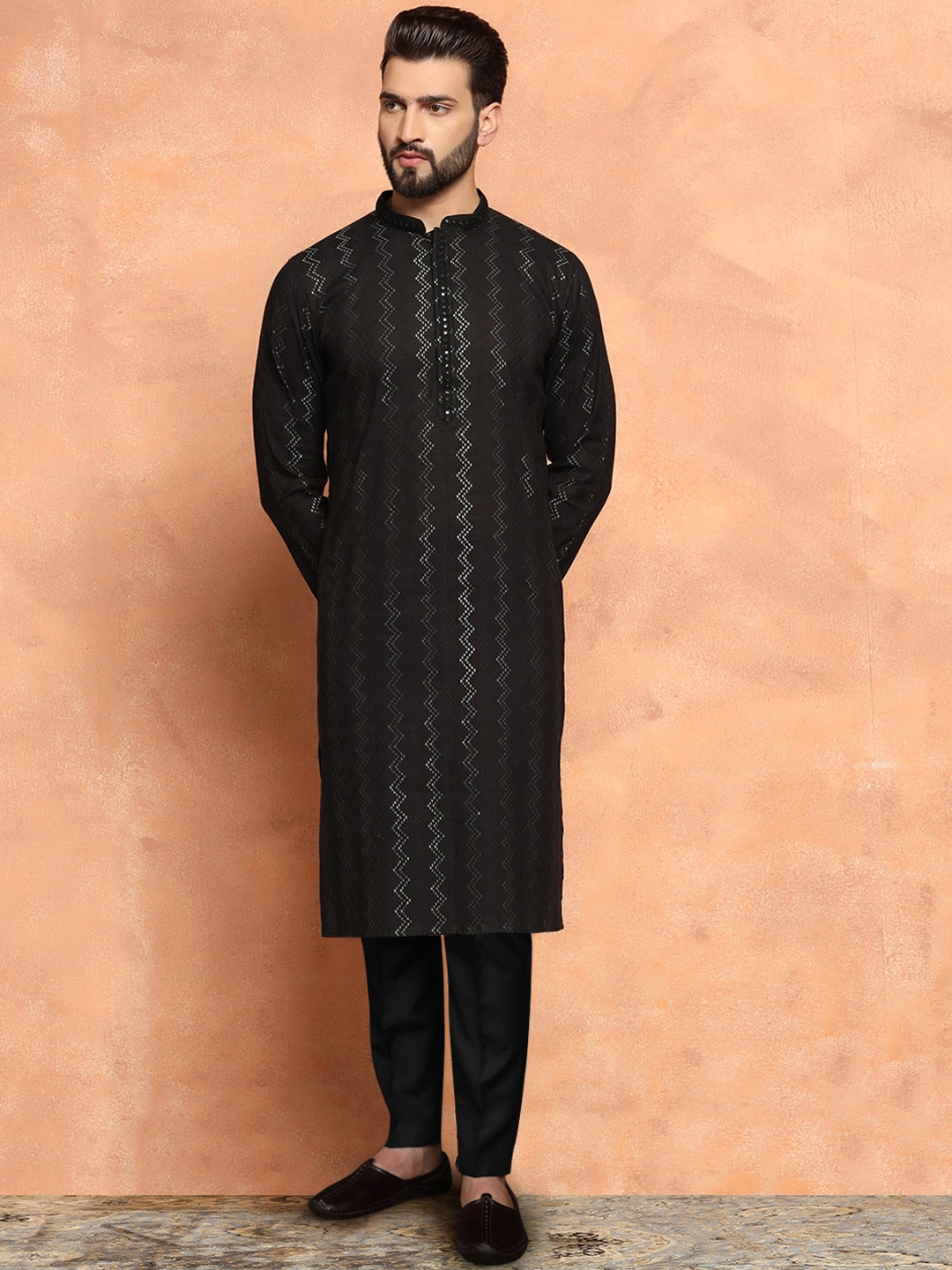 KISAH Mandarin Collar Chevron Embroidered Pure Cotton Straight Kurta with Trouser, Black
KISAH Mandarin Collar Chevron Embroidered Pure Cotton Straight Kurta with Trouser, Black