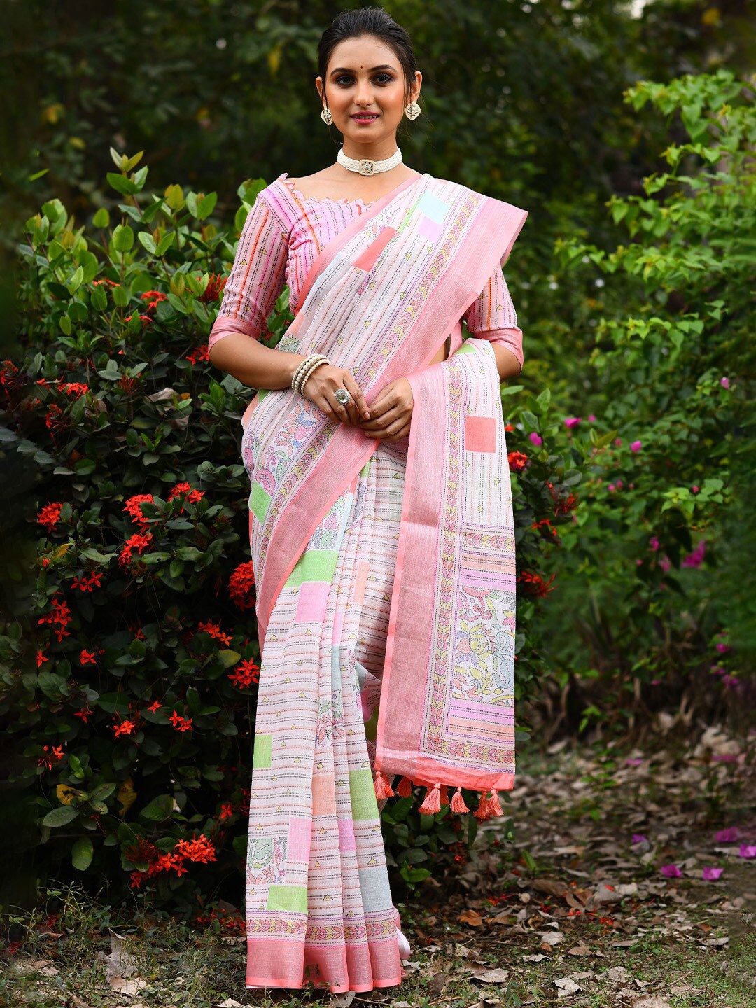 KARAGIRI Floral Printed Saree, White