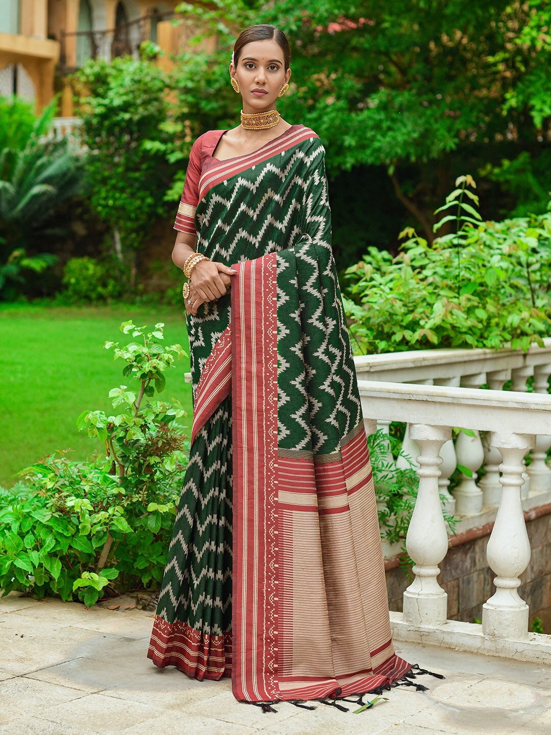 KARAGIRI Chevron Printed Saree, Green
