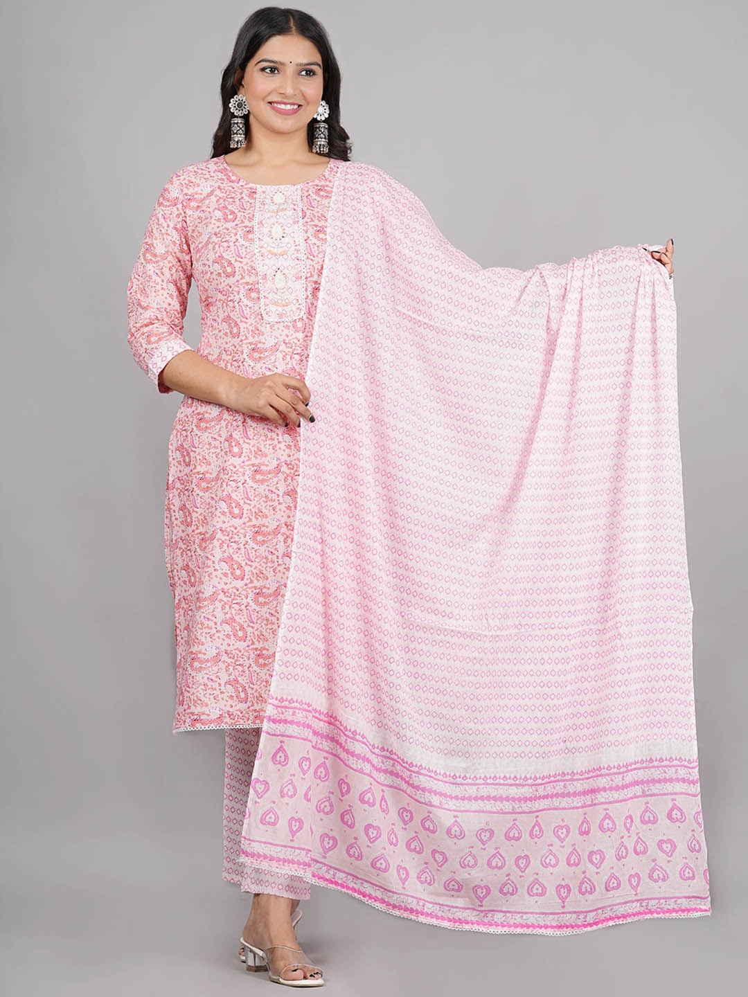 AARYAHI Paisley Ethnic Motifs Printed Pure Cotton Regular Kurta with Trousers & Dupatta, Pink
AARYAHI Paisley Ethnic Motifs Printed Pure Cotton Regular Kurta with Trousers & Dupatta, Pink
