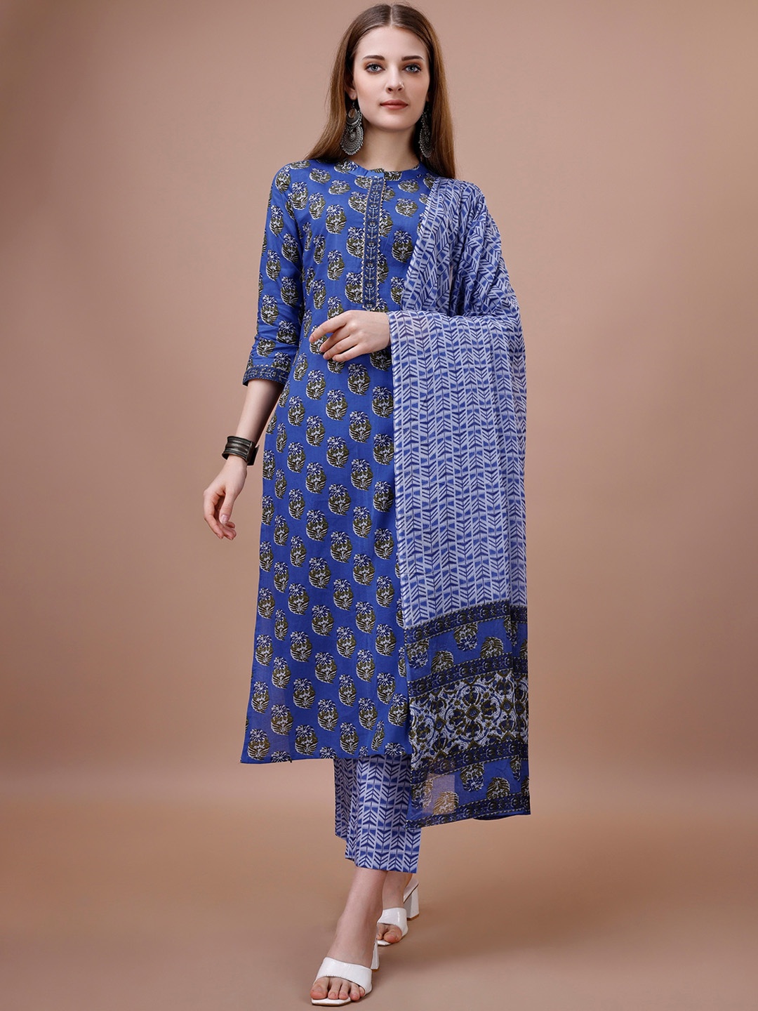 Ishin Ethnic Motifs Printed Regular Pure Cotton Kurta with Palazzos & Dupatta, Navy blue
Ishin Ethnic Motifs Printed Regular Pure Cotton Kurta with Palazzos & Dupatta, Navy blue
