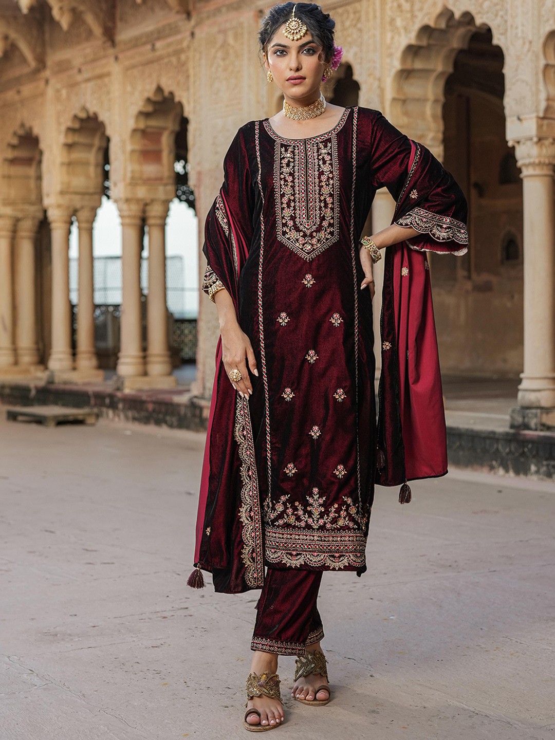 SCAKHI Floral Embroidered Flared Sleeves Velvet Straight Kurta & Trouser With Dupatta, Maroon
SCAKHI Floral Embroidered Flared Sleeves Velvet Straight Kurta & Trouser With Dupatta, Maroon