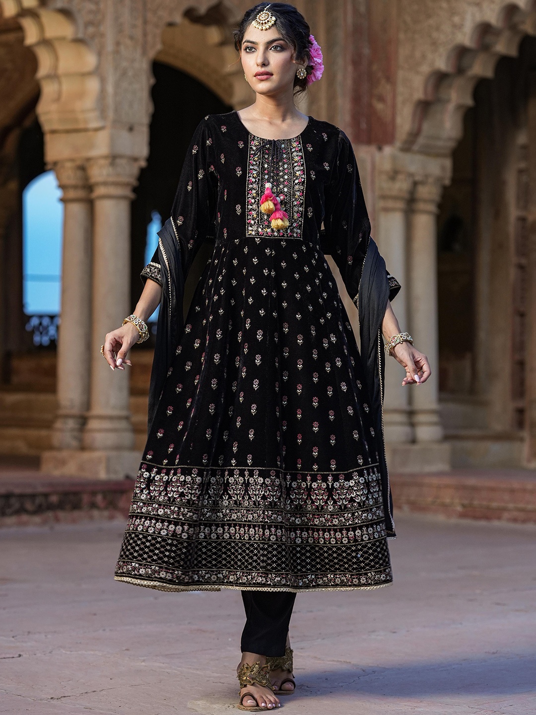 SCAKHI Ethnic Motifs Printed Panelled Velvet Anarkali Kurta & Trouser With Dupatta, Black
SCAKHI Ethnic Motifs Printed Panelled Velvet Anarkali Kurta & Trouser With Dupatta, Black