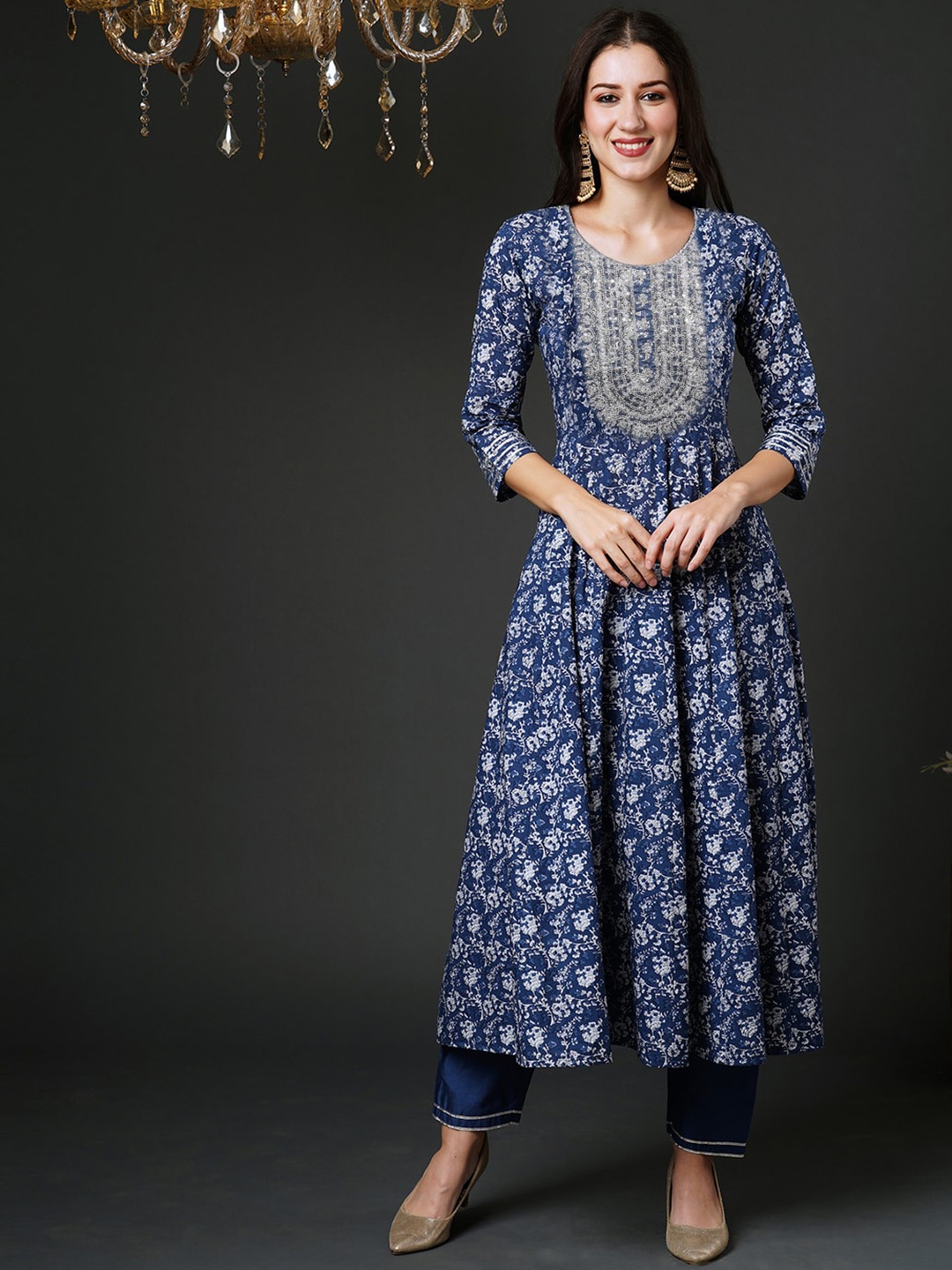 Indo Era Floral Printed Embroidered Regular Pure Cotton Kurta with Trousers & Dupatta, Blue
Indo Era Floral Printed Embroidered Regular Pure Cotton Kurta with Trousers & Dupatta, Blue