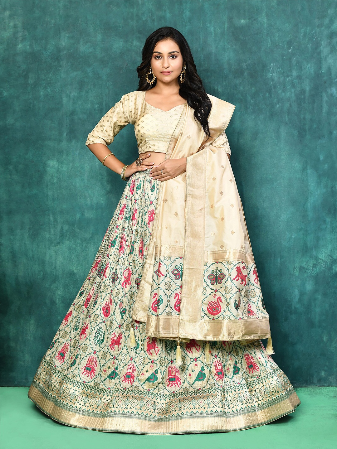 elora Off Semi Stitched Ready to Wear Lehenga & Unstitched Blouse With Dupatta, Off white
elora Off Semi Stitched Ready to Wear Lehenga & Unstitched Blouse With Dupatta, Off white