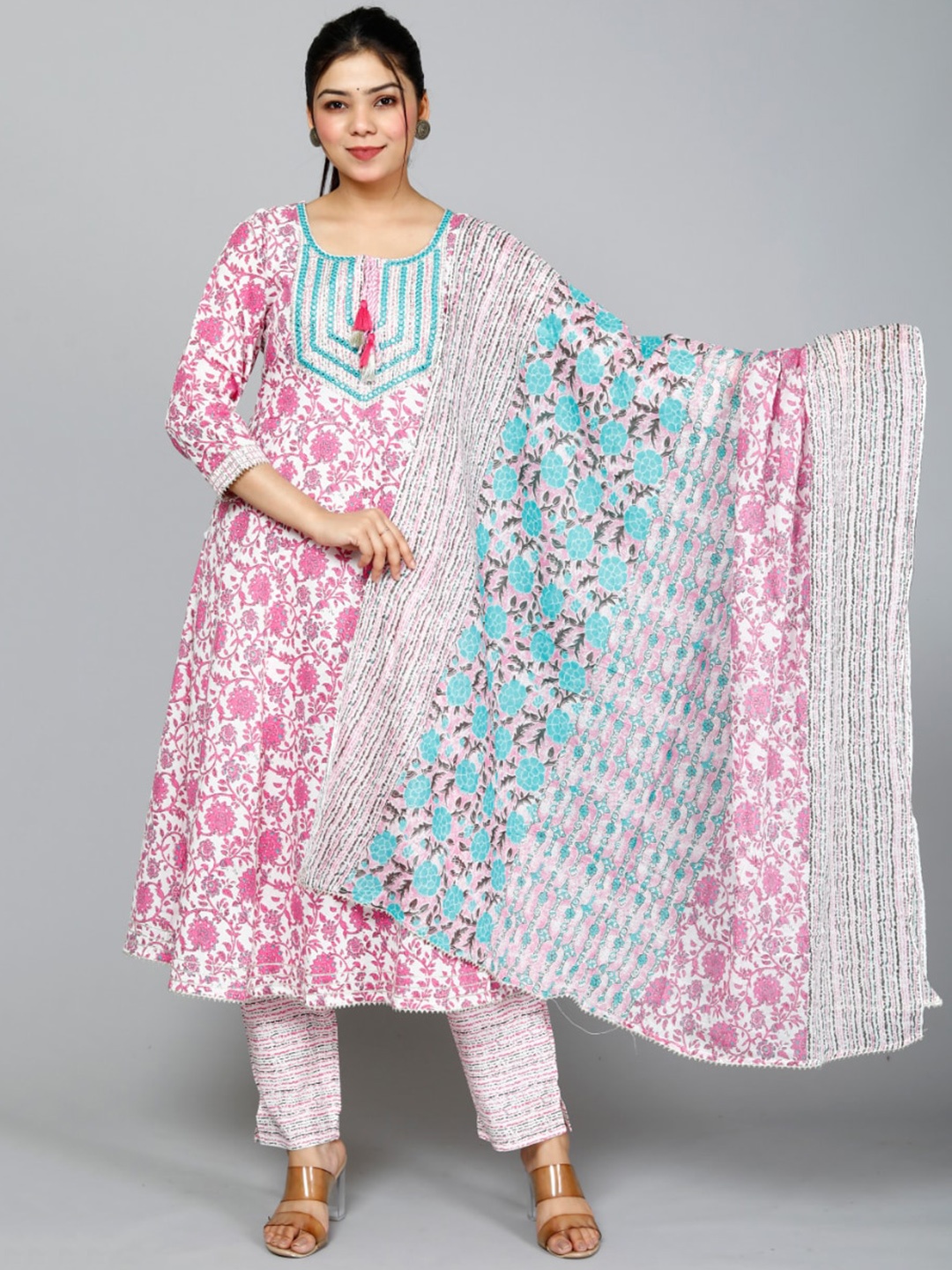 HIGHLIGHT FASHION EXPORT Ethnic Motifs Pure Cotton A-Line Kurta with Trousers & Dupatta, White
HIGHLIGHT FASHION EXPORT Ethnic Motifs Pure Cotton A-Line Kurta with Trousers & Dupatta, White