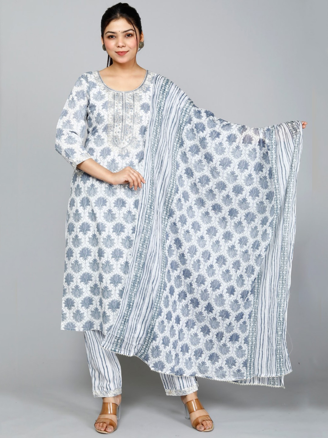 HIGHLIGHT FASHION EXPORT Ethnic Motifs Printed Pure Cotton Kurta with Trousers & Dupatta, White
HIGHLIGHT FASHION EXPORT Ethnic Motifs Printed Pure Cotton Kurta with Trousers & Dupatta, White
