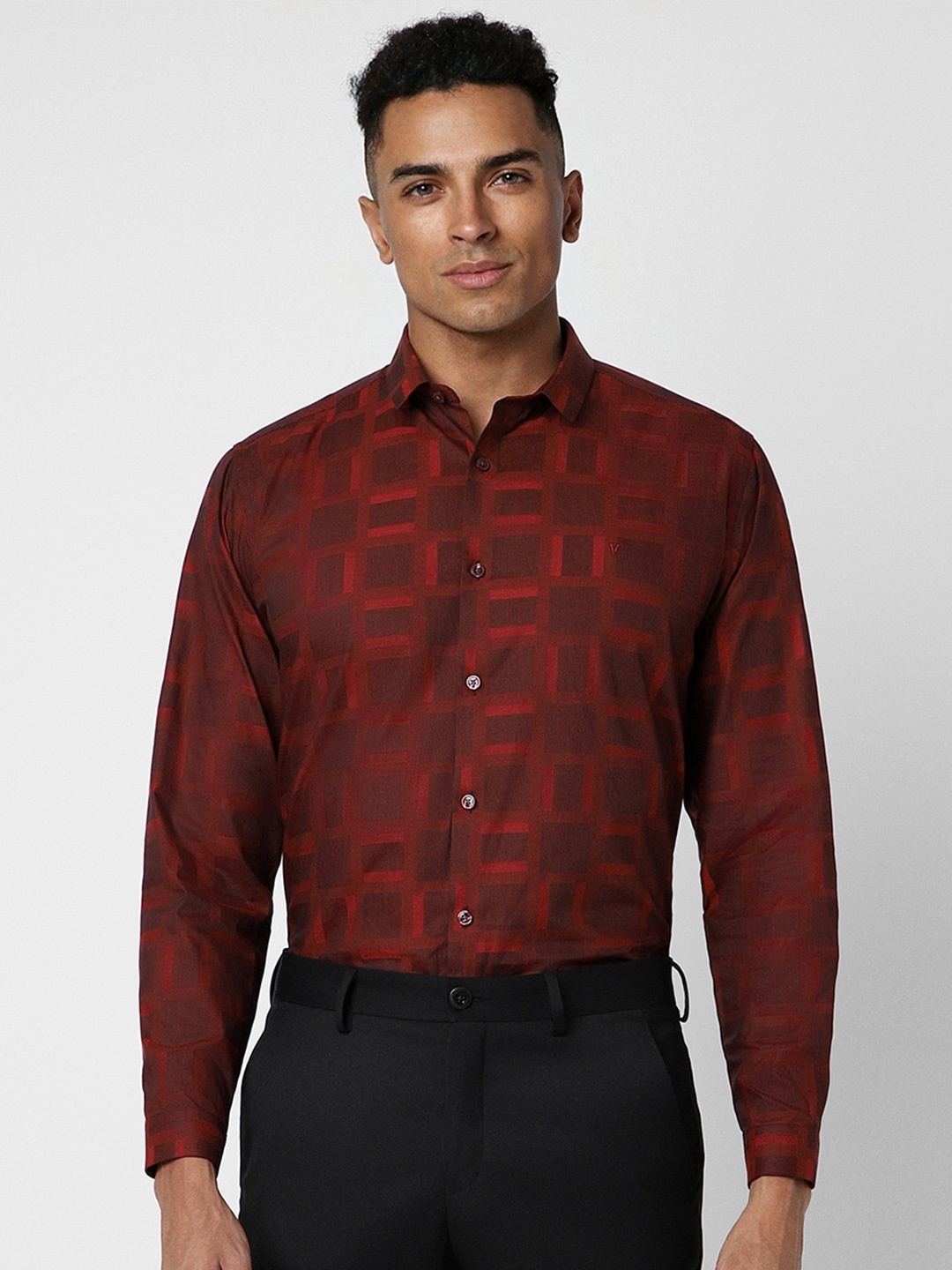 V Dot Men Maroon Slim Fit Checked Spread Collar Long Sleeves Pure Cotton Party Shirt
V Dot Men Maroon Slim Fit Checked Spread Collar Long Sleeves Pure Cotton Party Shirt
