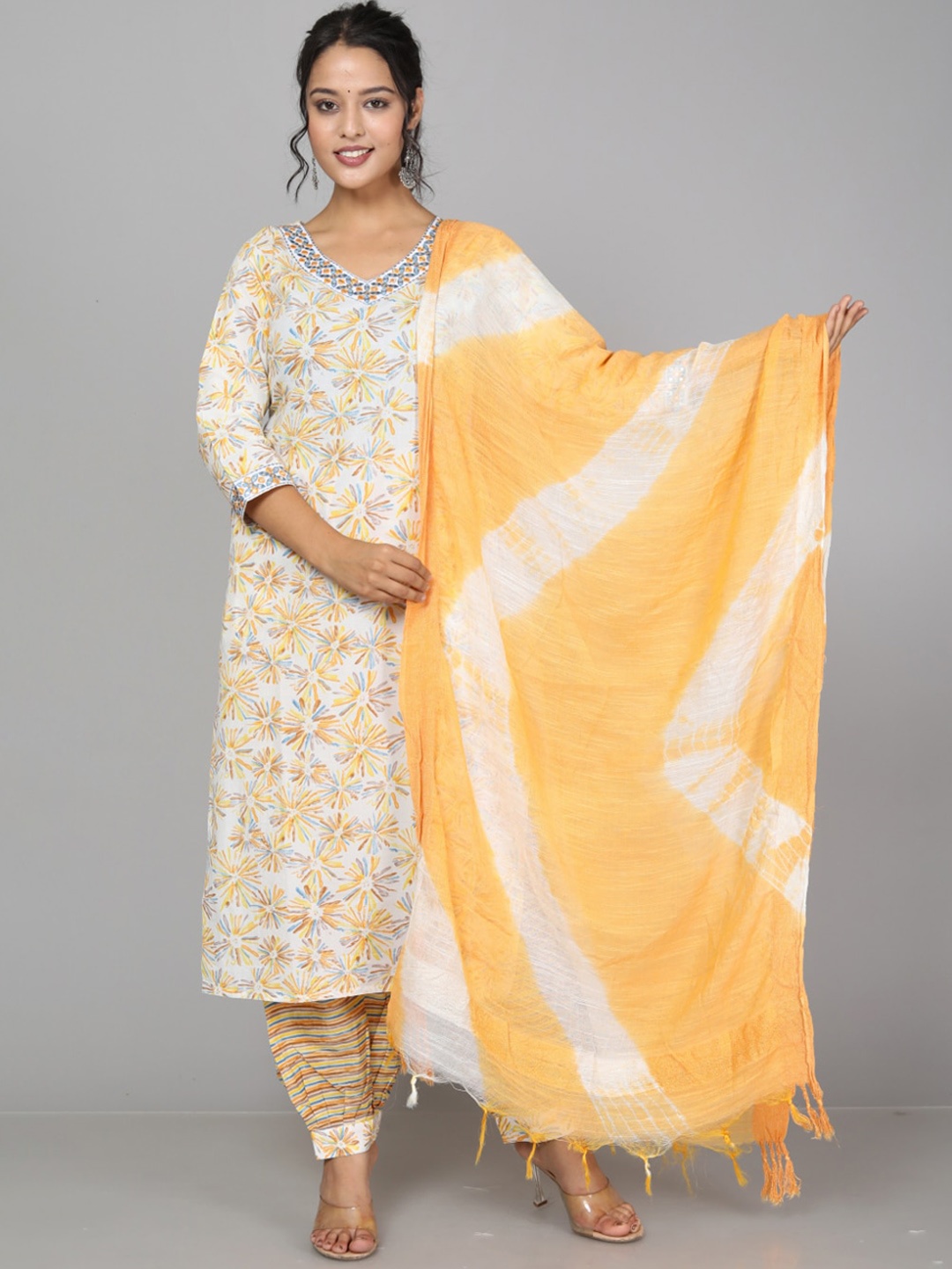 JC4U Ethnic Motifs Printed Regular Thread Work Pure Cotton Kurta With Trousers & Dupatta, Yellow
JC4U Ethnic Motifs Printed Regular Thread Work Pure Cotton Kurta With Trousers & Dupatta, Yellow