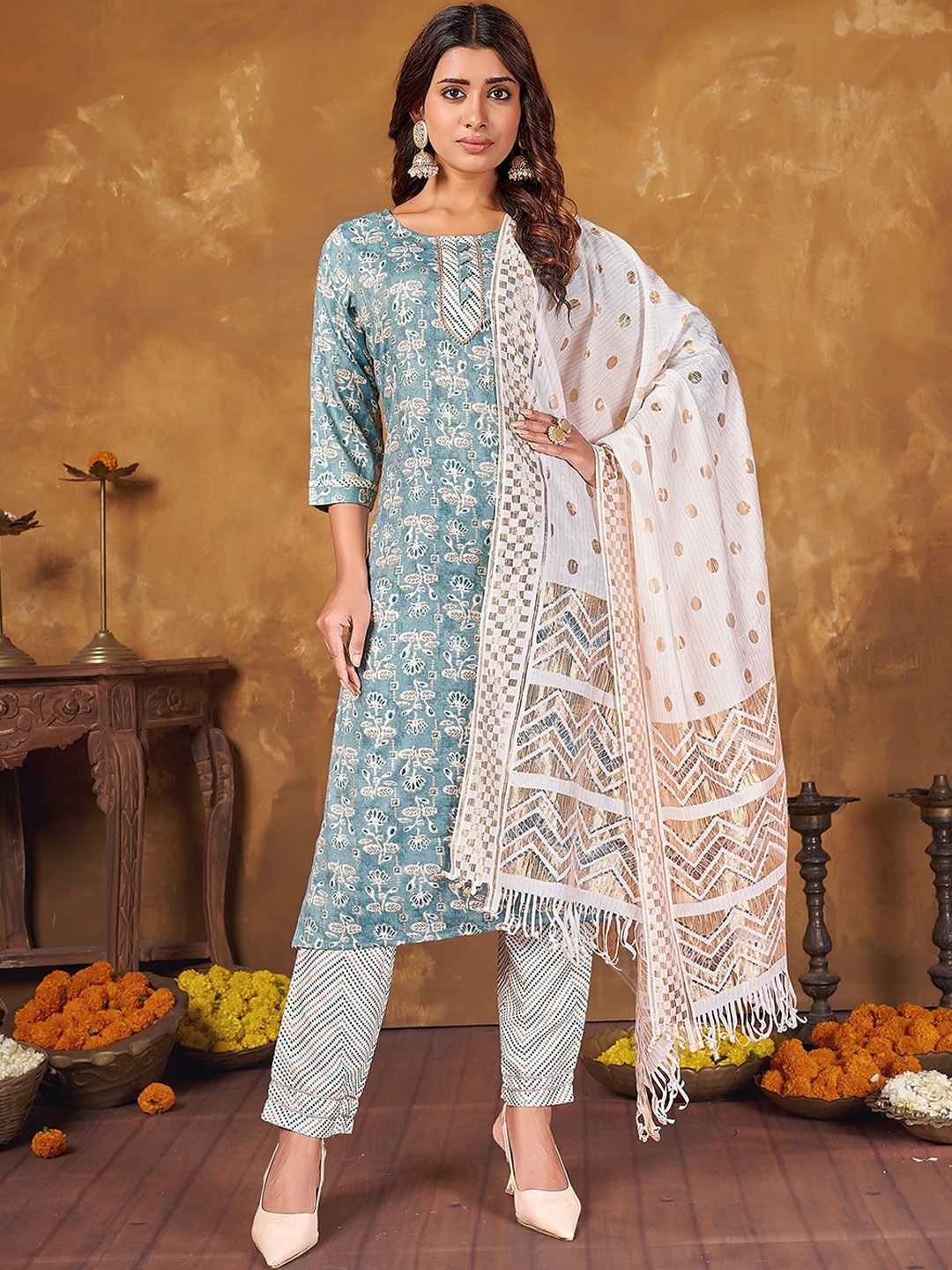 Anubhutee Ethnic Motifs Printed Regular Gotta Patti Kurta With Trousers & Dupatta, Grey
Anubhutee Ethnic Motifs Printed Regular Gotta Patti Kurta With Trousers & Dupatta, Grey