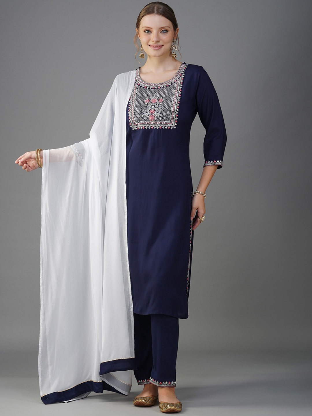 METRO-FASHION Ethnic Motifs Embroidered Yoke Design Kurta With Trousers & Dupatta, Navy blue
METRO-FASHION Ethnic Motifs Embroidered Yoke Design Kurta With Trousers & Dupatta, Navy blue