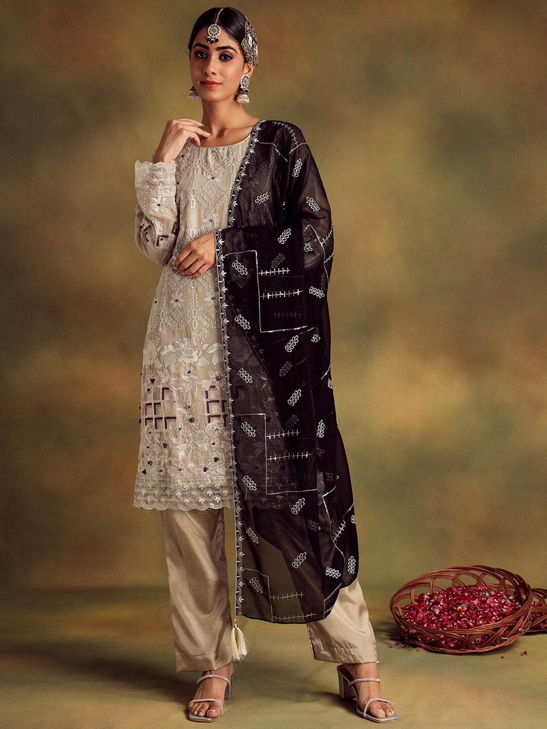 Readiprint Fashions Floral Embroidered Beads and Stones Unstitched Dress Material, Cream
Readiprint Fashions Floral Embroidered Beads and Stones Unstitched Dress Material, Cream