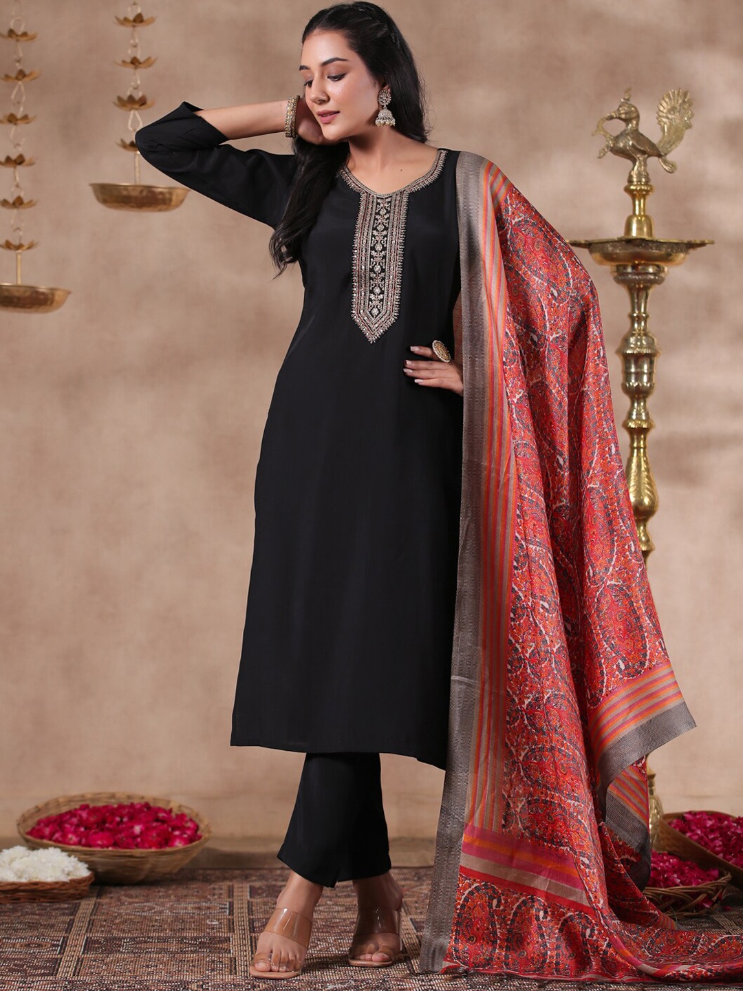 Ishin Ethnic Motifs Yoke Design Regular Sequinned Kurta With Trousers & Dupatta, Black
Ishin Ethnic Motifs Yoke Design Regular Sequinned Kurta With Trousers & Dupatta, Black