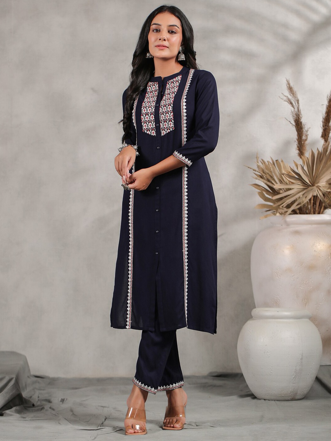 Anubhutee Floral Yoke Design Thread Work Mandarin Collar Panelled Kurta with Trousers, Navy blue
Anubhutee Floral Yoke Design Thread Work Mandarin Collar Panelled Kurta with Trousers, Navy blue