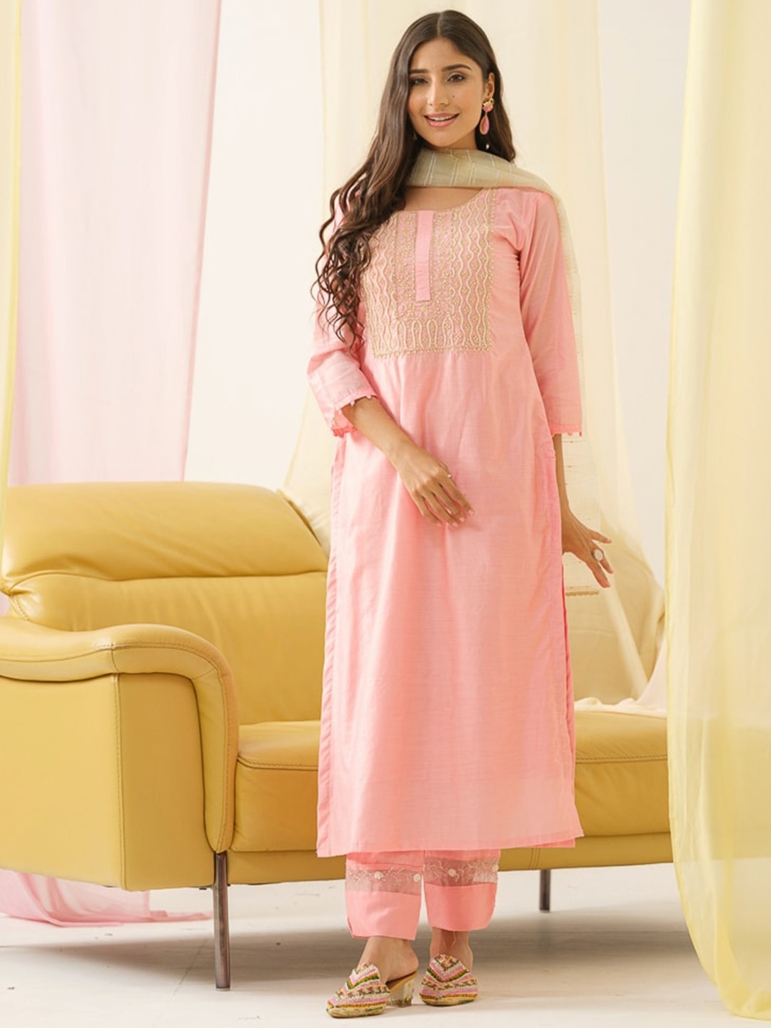 House of Pataudi Ethnic Motifs Yoke Design Thread Work Kurta With Trousers & Dupatta, Pink
House of Pataudi Ethnic Motifs Yoke Design Thread Work Kurta With Trousers & Dupatta, Pink