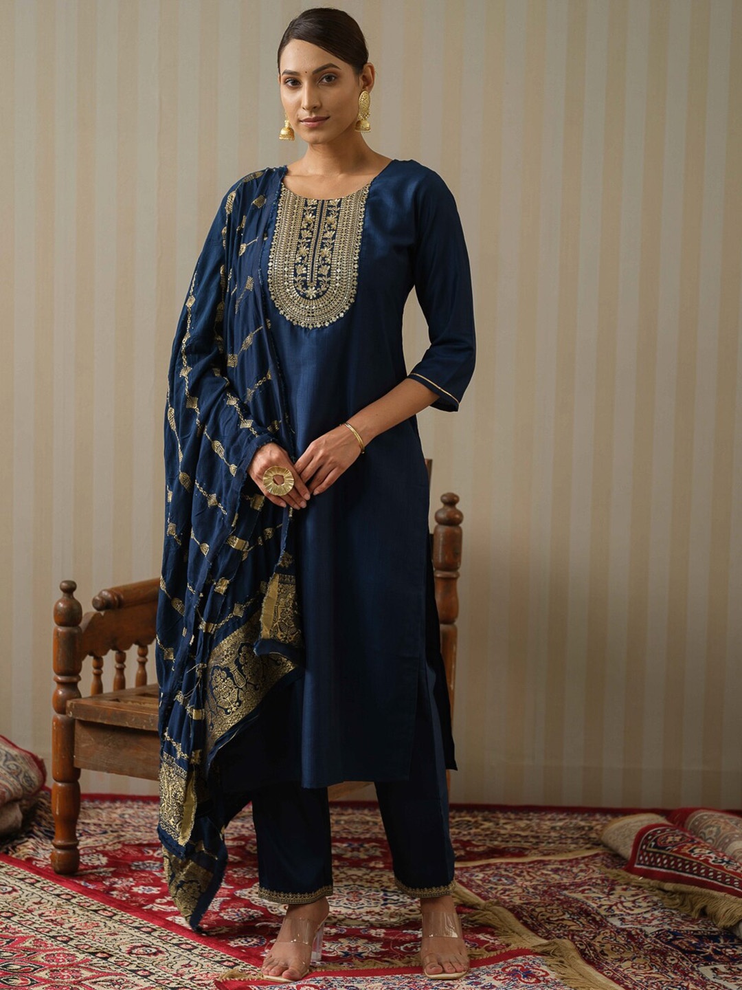 Ode by House of Pataudi Navy Blue Ethnic Motifs Straight Kurta & Trousers With Dupatta
Ode by House of Pataudi Navy Blue Ethnic Motifs Straight Kurta & Trousers With Dupatta