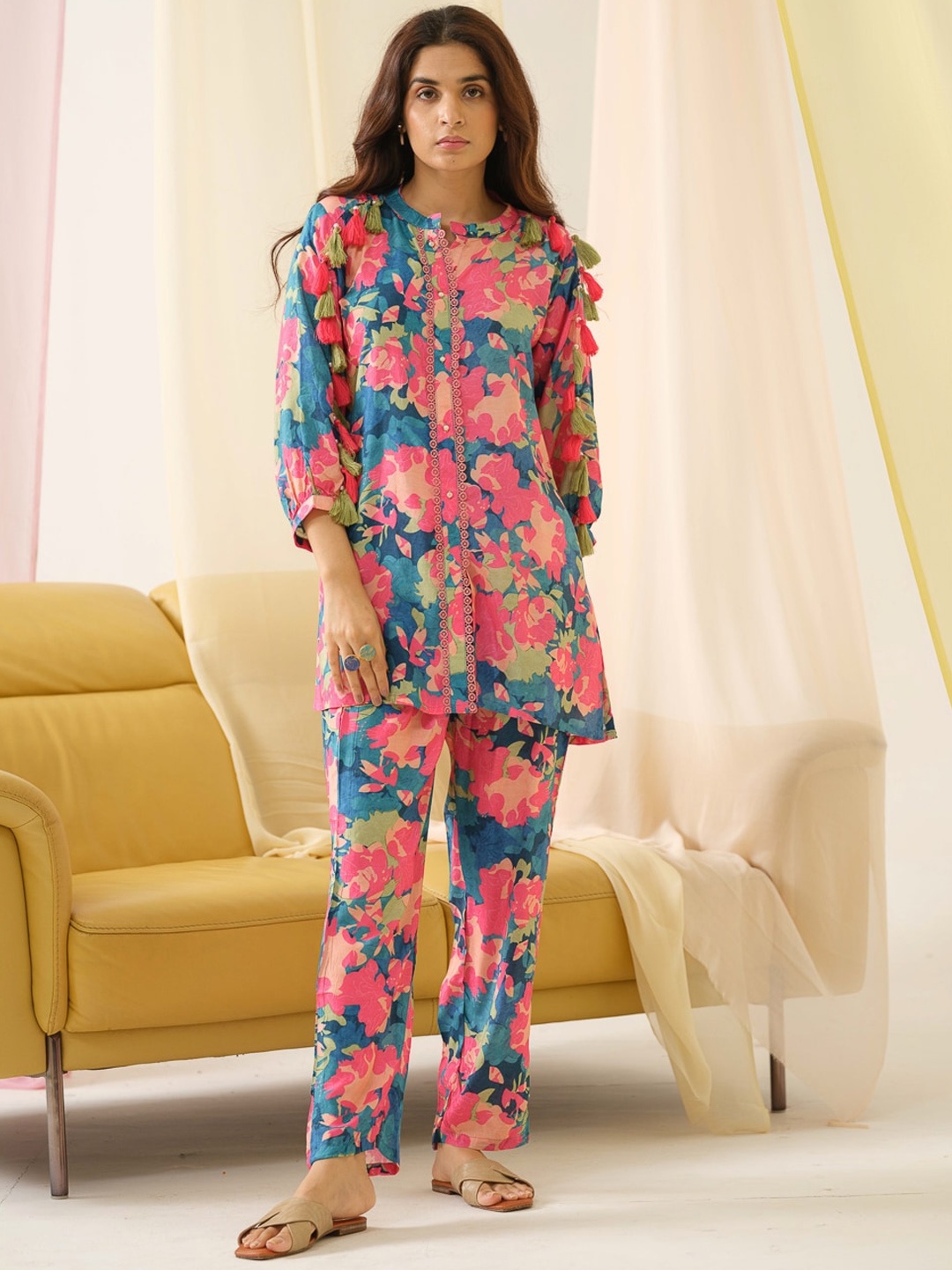 Ishin Floral Printed Mandarin Collar Puffed Sleeves Pure Silk Kurta With Trousers, Green
Ishin Floral Printed Mandarin Collar Puffed Sleeves Pure Silk Kurta With Trousers, Green