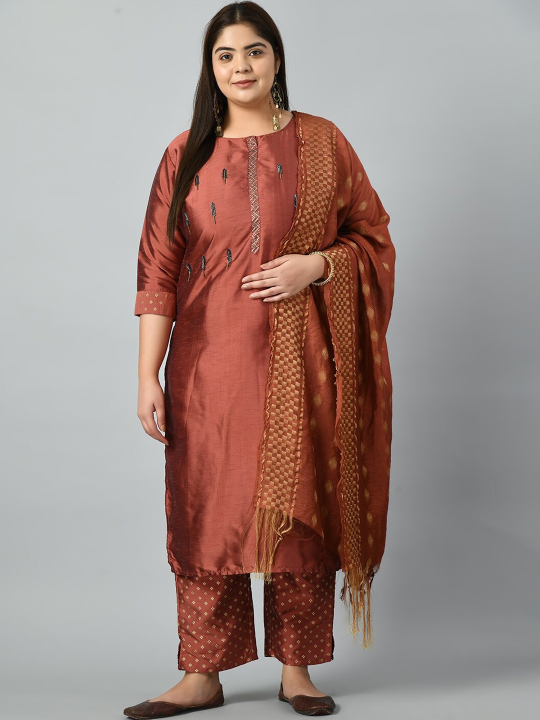 PrettyPlus by Desinoor.com Plus Size Yoke Design Regular Kurta with Trousers & Dupatta, Rust
PrettyPlus by Desinoor.com Plus Size Yoke Design Regular Kurta with Trousers & Dupatta, Rust
