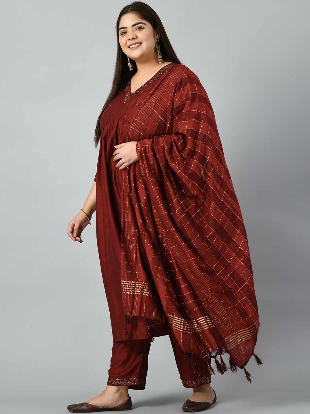 PrettyPlus by Desinoor.com Plus Size Beads & Stones A-Line Kurta & Trousers With Dupatta, Maroon
PrettyPlus by Desinoor.com Plus Size Beads & Stones A-Line Kurta & Trousers With Dupatta, Maroon