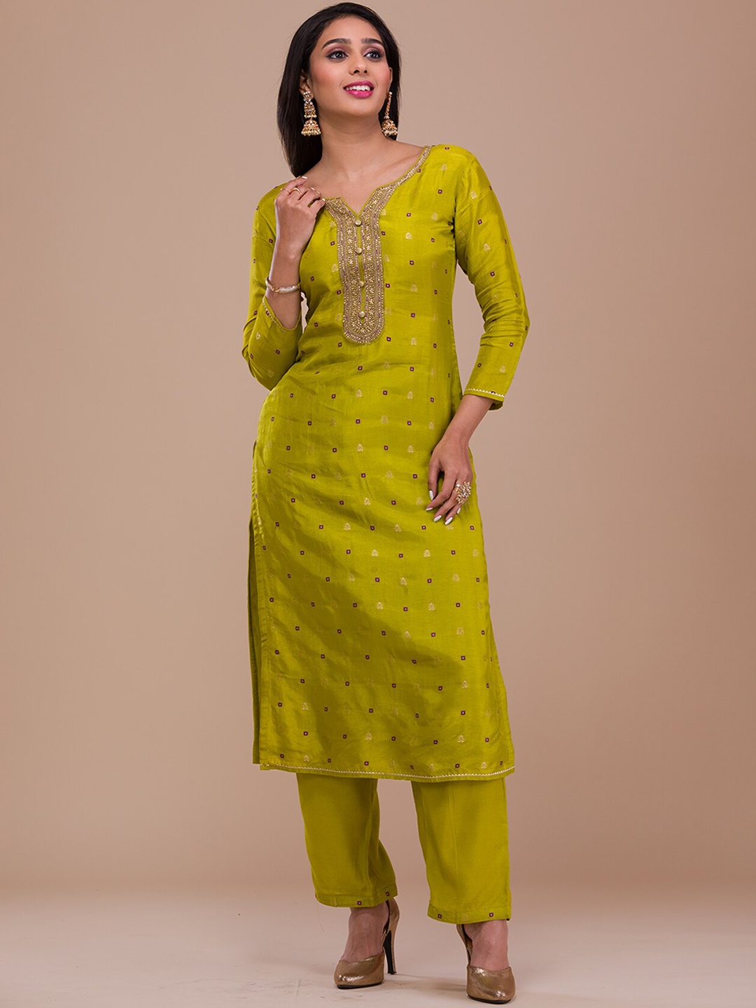 Koskii Ethnic Motifs Woven Design Zari Straight Kurta with Trousers & Dupatta, Green
Koskii Ethnic Motifs Woven Design Zari Straight Kurta with Trousers & Dupatta, Green