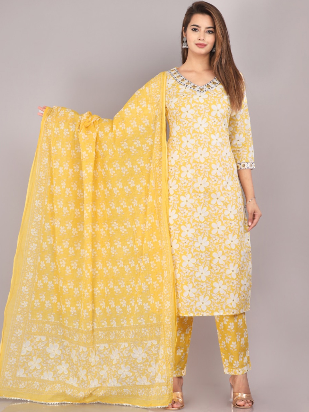 JC4U Floral Printed Regular Mirror Work Pure Cotton Kurta With Trousers & Dupatta, Yellow
JC4U Floral Printed Regular Mirror Work Pure Cotton Kurta With Trousers & Dupatta, Yellow