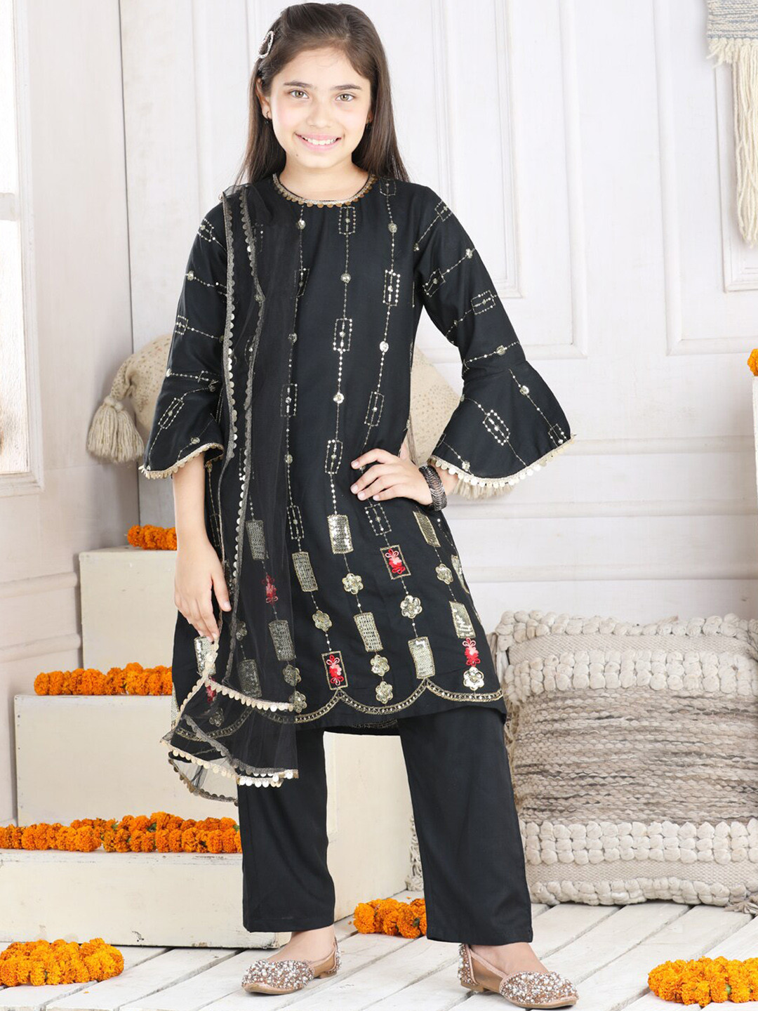 Cutiekins Girls Geometric Embroidered Sequinned Kurta with Trousers & Dupatta, Black
Cutiekins Girls Geometric Embroidered Sequinned Kurta with Trousers & Dupatta, Black
