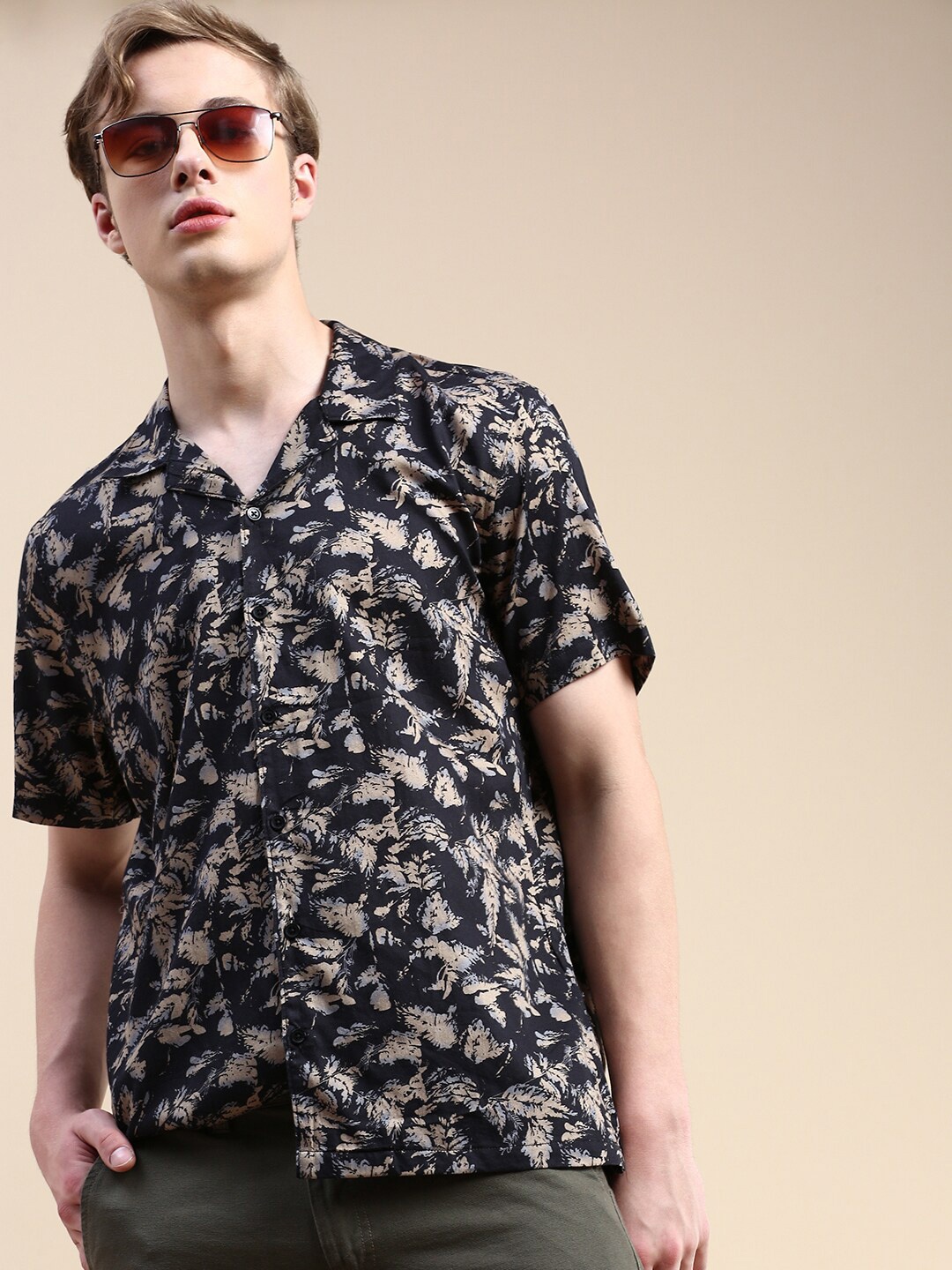 INVICTUS Club Slim Fit Tropical Printed Cuban Collar Short Sleeves Cotton Casual Shirt, Black
INVICTUS Club Slim Fit Tropical Printed Cuban Collar Short Sleeves Cotton Casual Shirt, Black