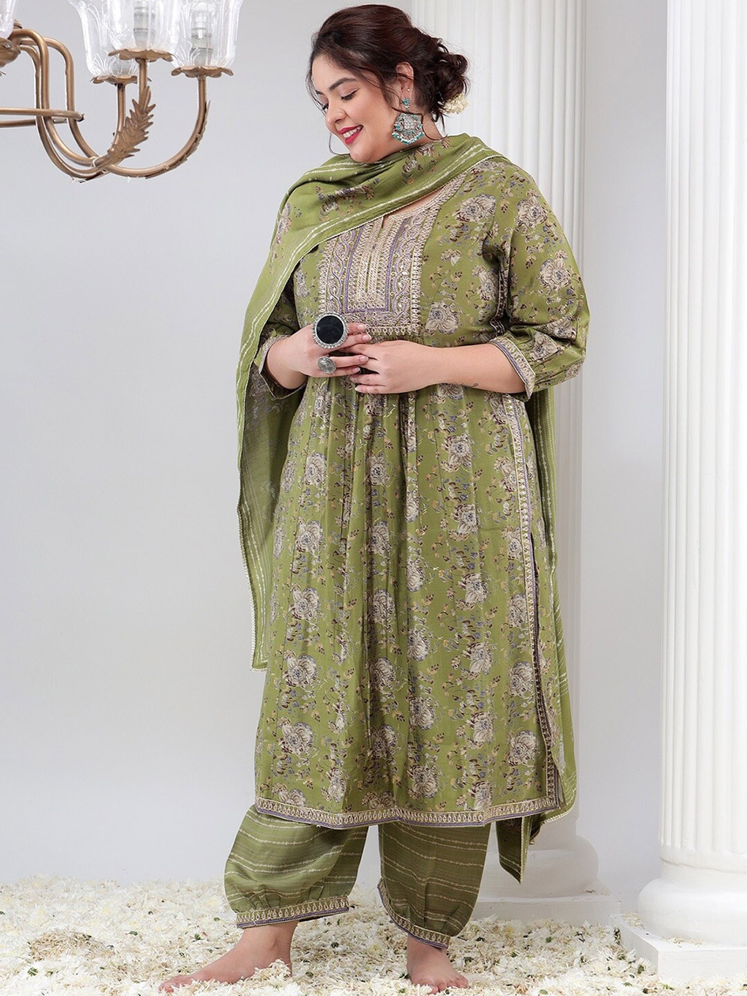 Bani Women Plus Size Floral Printed Thread Work Kurta with Salwar & With Dupatta, Green
Bani Women Plus Size Floral Printed Thread Work Kurta with Salwar & With Dupatta, Green