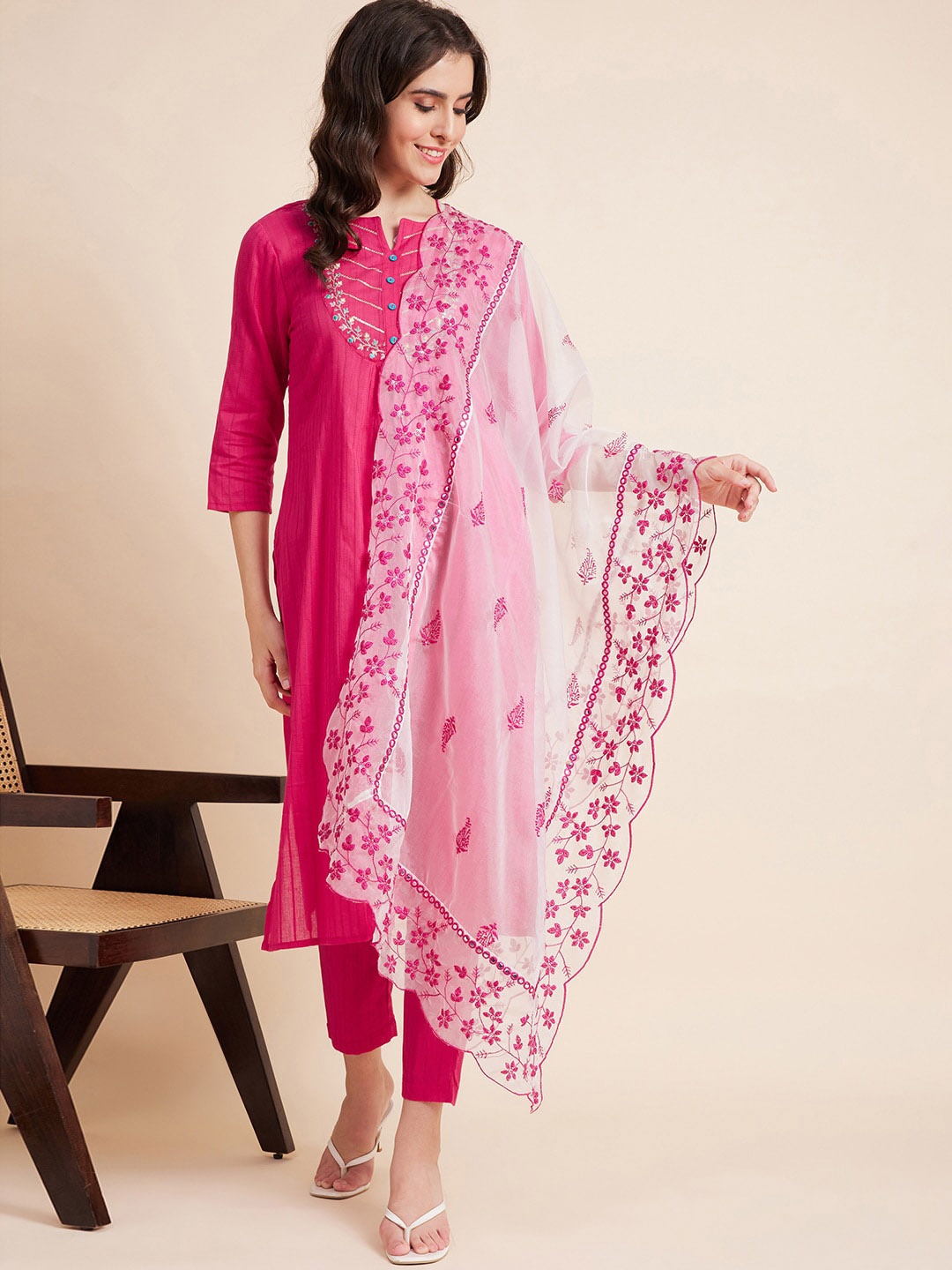 all about you Floral Yoke Design Thread Work Pure Cotton Kurta with Trousers & Dupatta, Pink
all about you Floral Yoke Design Thread Work Pure Cotton Kurta with Trousers & Dupatta, Pink
