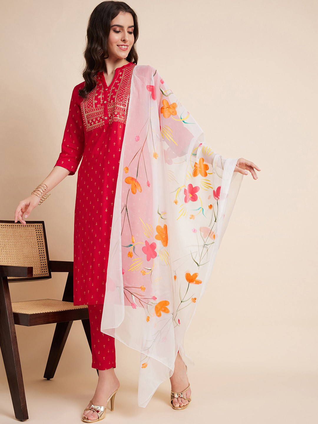 all about you Floral Embroidered Regular Sequinned Kurta with Trousers & With Dupatta, Red
all about you Floral Embroidered Regular Sequinned Kurta with Trousers & With Dupatta, Red