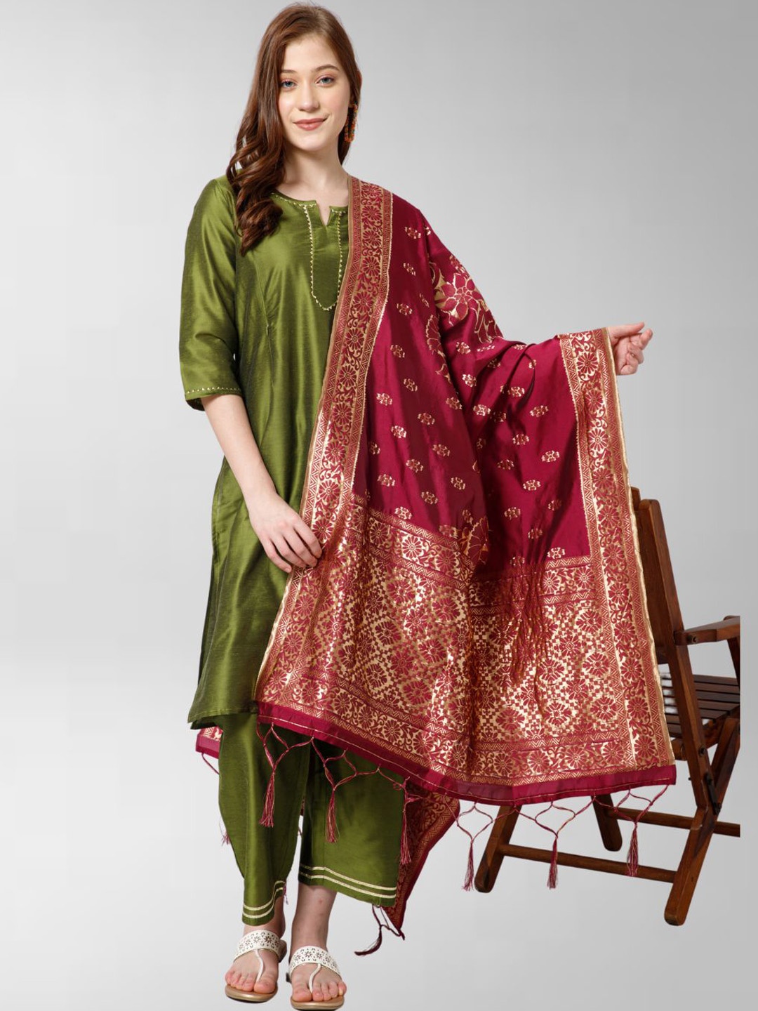 House Of Zelena Round Neck Gotta Patti Regular Maternity Kurta with Trouser & Dupatta, Green
House Of Zelena Round Neck Gotta Patti Regular Maternity Kurta with Trouser & Dupatta, Green
