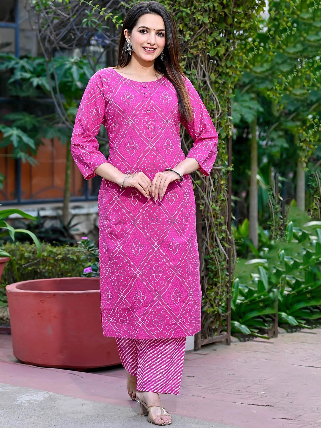 KALINI Bandhani Printed Round Neck Regular Pure Cotton Kurta With Palazzos & Dupatta, Pink
KALINI Bandhani Printed Round Neck Regular Pure Cotton Kurta With Palazzos & Dupatta, Pink