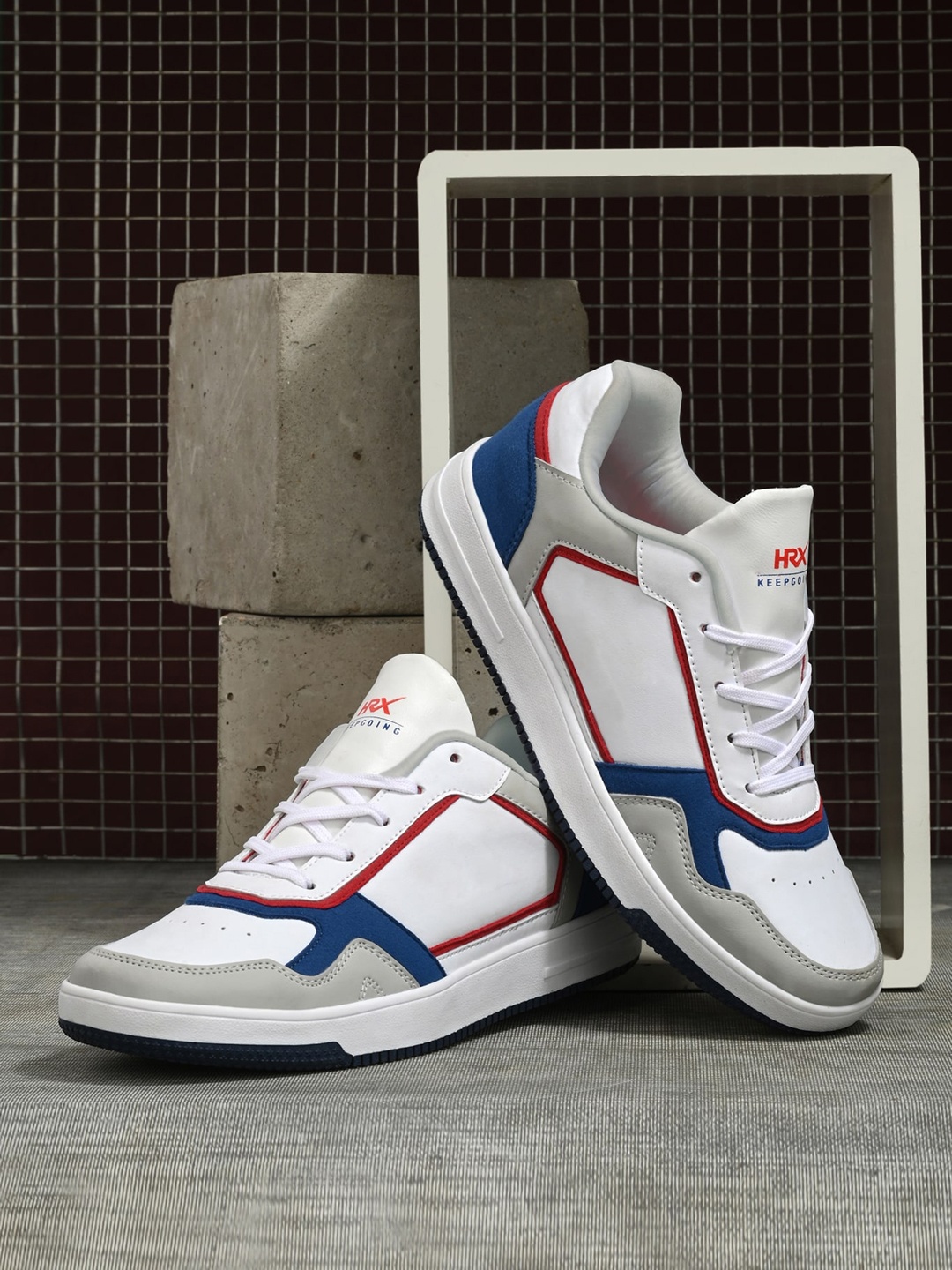 HRX by Hrithik Roshan Men White & Grey Colourblocked Lightweight Skate Street Sneakers
HRX by Hrithik Roshan Men White & Grey Colourblocked Lightweight Skate Street Sneakers