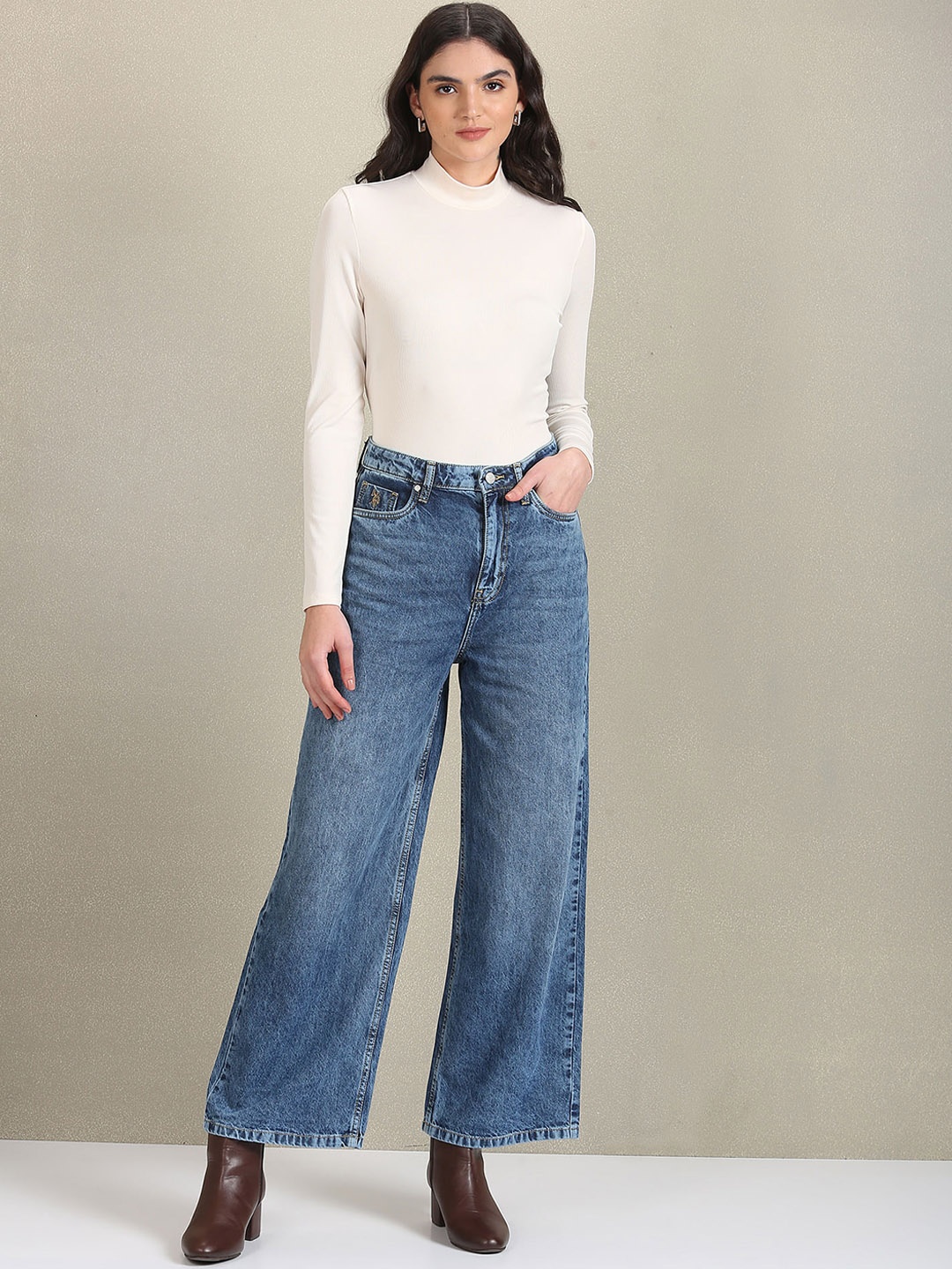 U.S. Polo Assn. Women Women Wide Leg Clean Look Light Fade Cropped Cotton Jeans, Blue
U.S. Polo Assn. Women Women Wide Leg Clean Look Light Fade Cropped Cotton Jeans, Blue