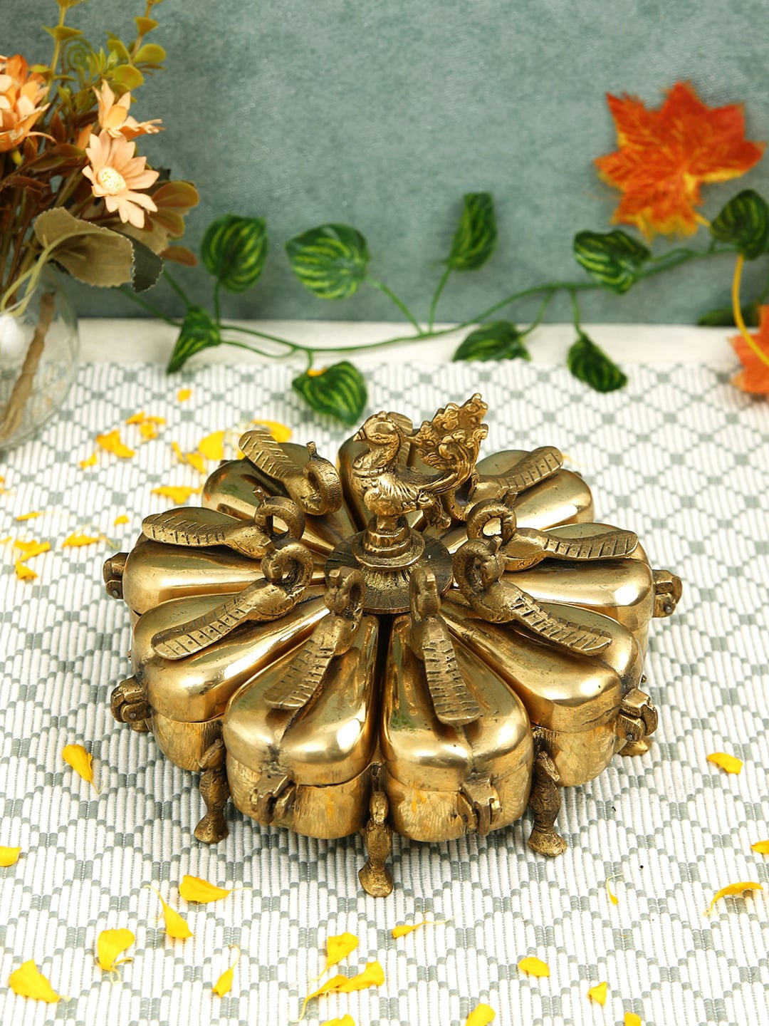 Imli Street Gold Toned Textured Parrot Design Decorative Box Brass Figurine Showpiece
Imli Street Gold Toned Textured Parrot Design Decorative Box Brass Figurine Showpiece