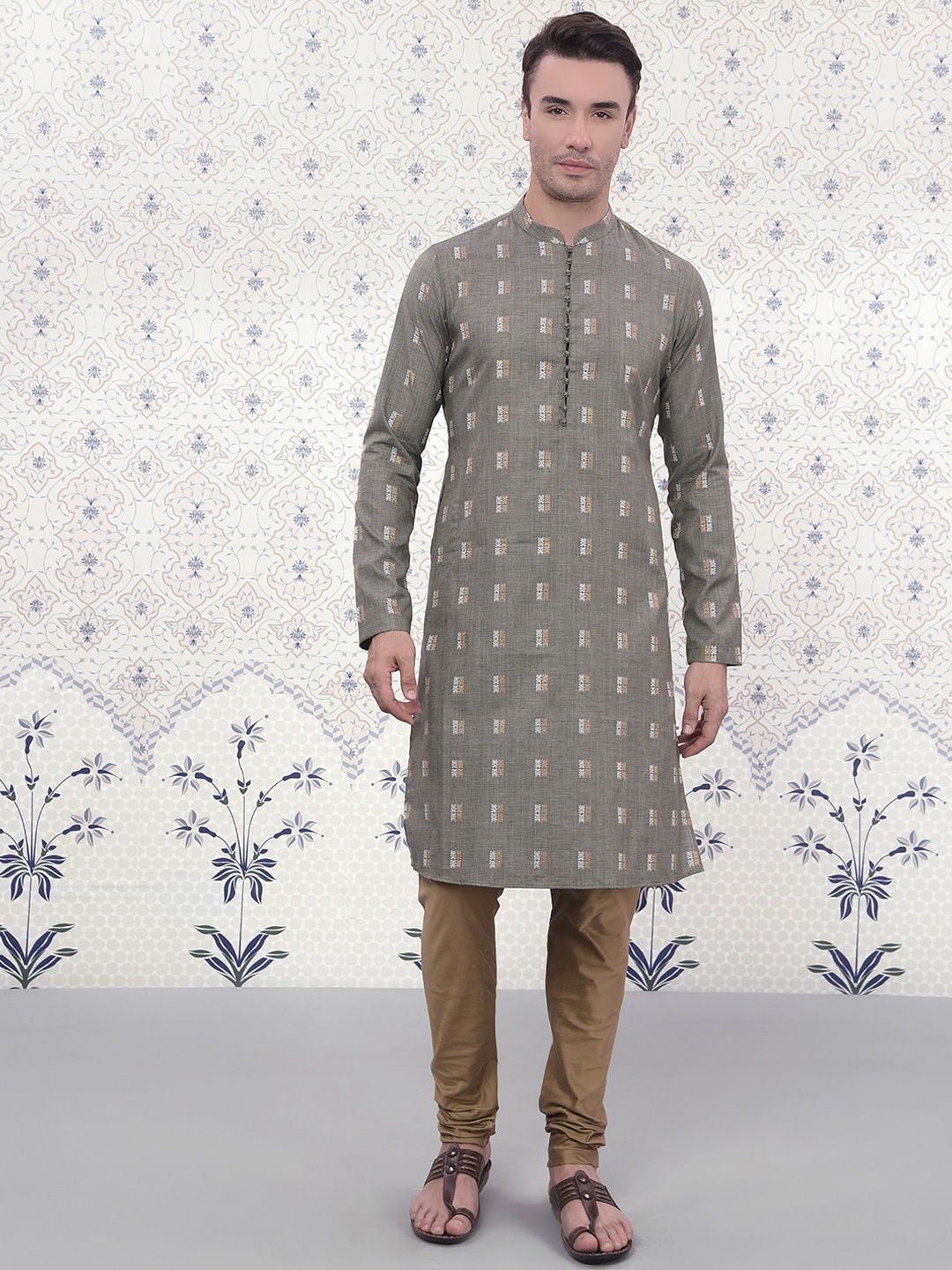 Ode by House of Pataudi Woven Design Mandarin Collar Regular Kurta with Churidar, Green
Ode by House of Pataudi Woven Design Mandarin Collar Regular Kurta with Churidar, Green