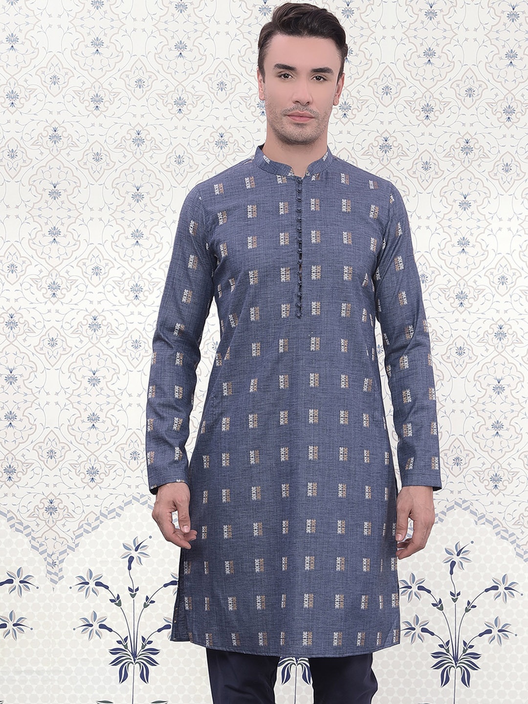 Ode by House of Pataudi Woven Design Mandarin Collar Long Sleeves Jacquard Kurta, Navy blue
Ode by House of Pataudi Woven Design Mandarin Collar Long Sleeves Jacquard Kurta, Navy blue