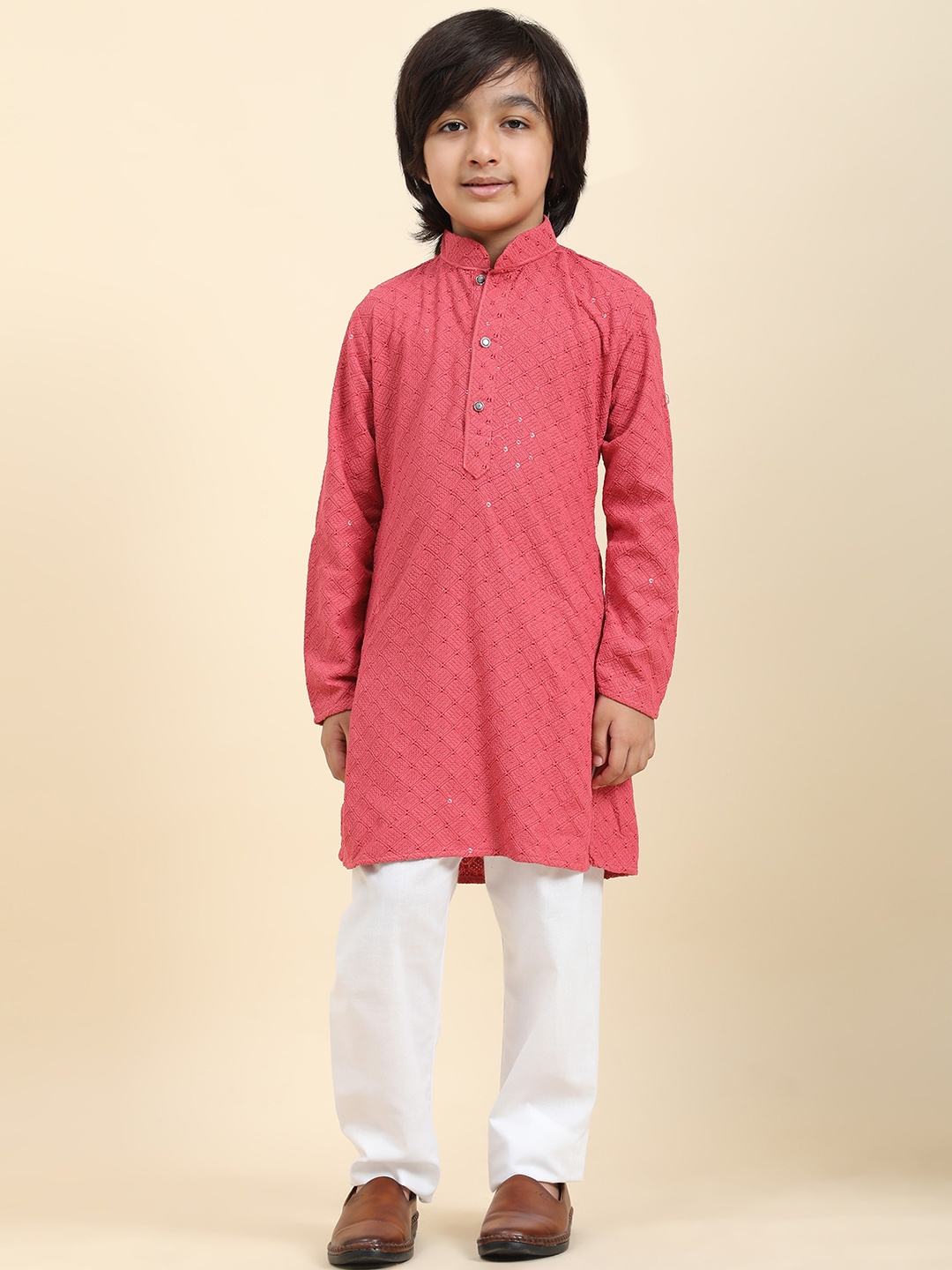 Pro-Ethic STYLE DEVELOPER Boys Ethnic Motifs Embroidered Straight Kurta With Pyjamas, Pink
Pro-Ethic STYLE DEVELOPER Boys Ethnic Motifs Embroidered Straight Kurta With Pyjamas, Pink