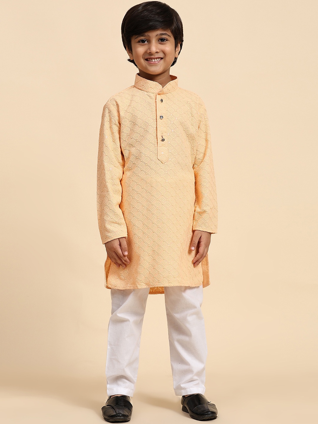 Pro-Ethic STYLE DEVELOPER Boys Ethnic Motifs Embroidered Straight Kurta With Pyjamas, Orange
Pro-Ethic STYLE DEVELOPER Boys Ethnic Motifs Embroidered Straight Kurta With Pyjamas, Orange